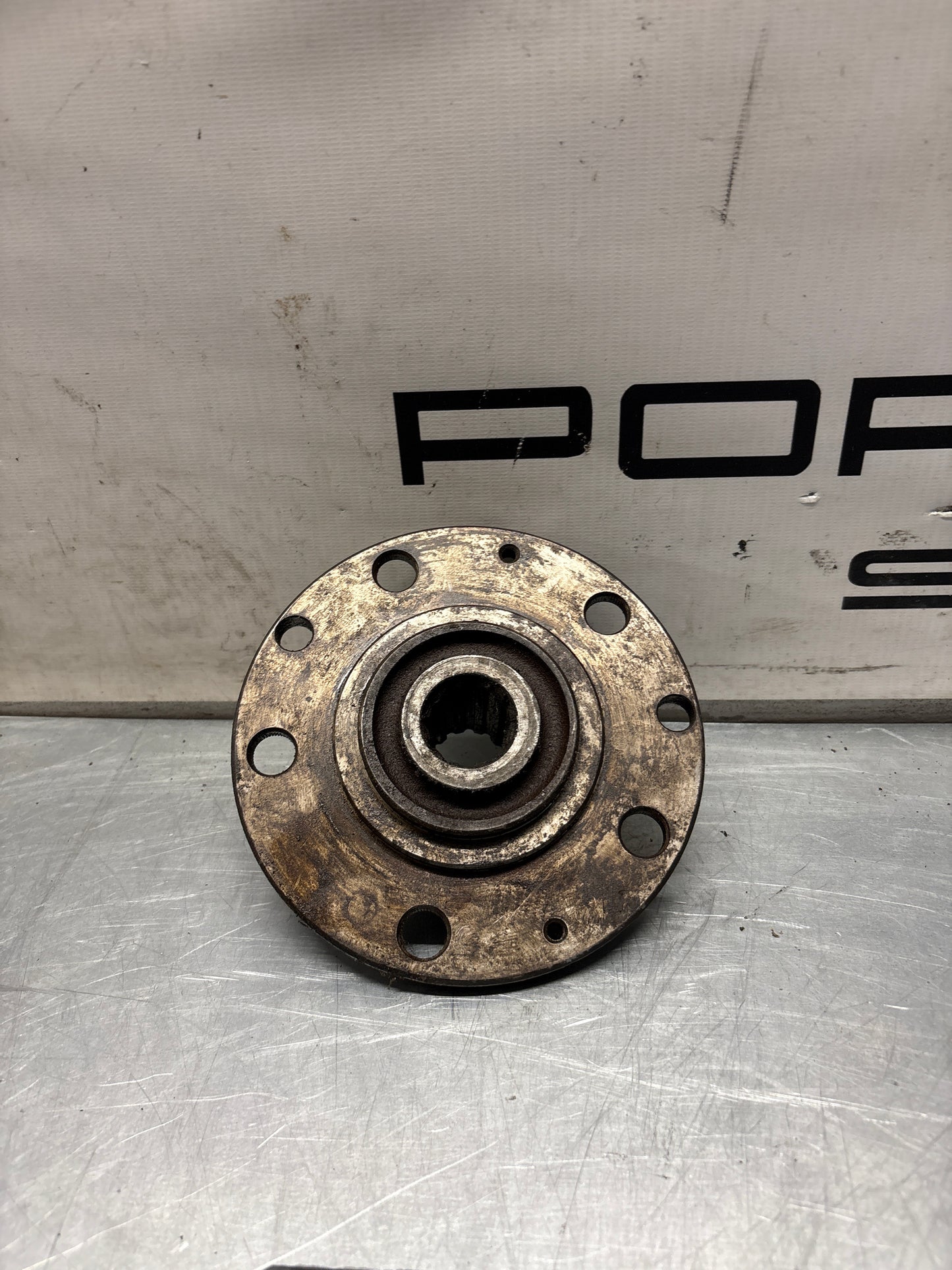 Porsche 944 (82-85.5) 924 Turbo rear wheel hub 477501605, used