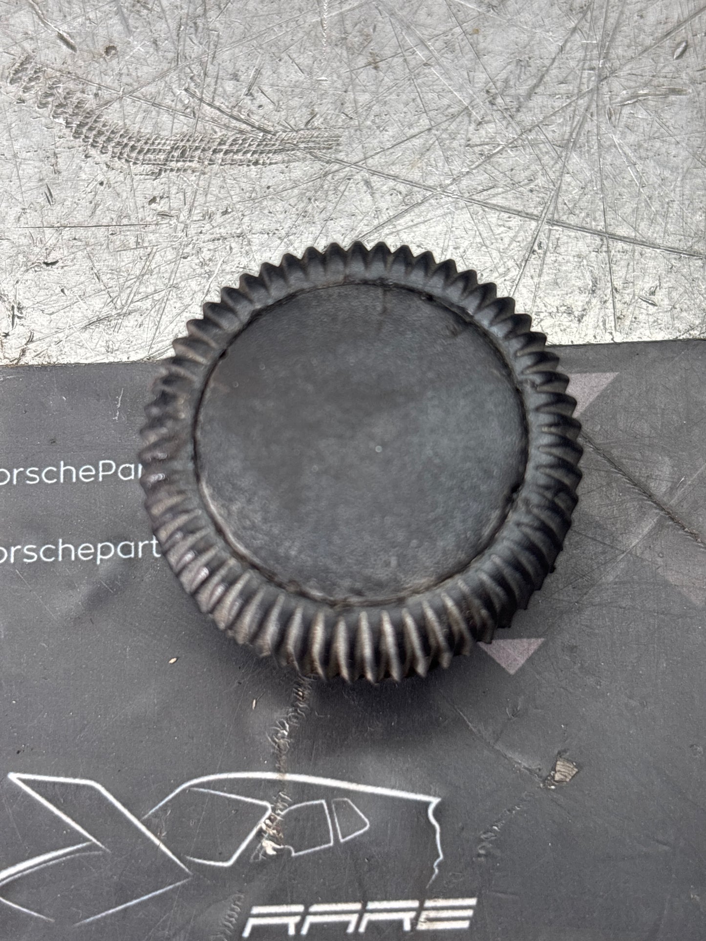 Porsche 928 Door locking knob, 92853758103, used, worn cover