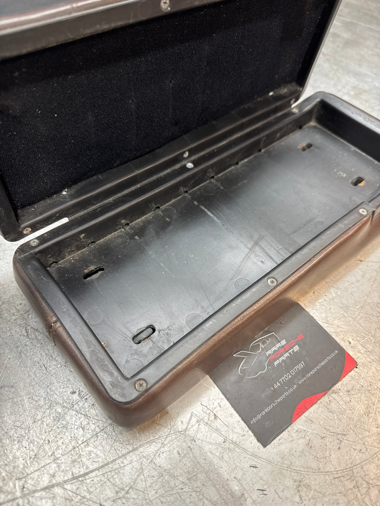 Porsche 944 924 centre console arm rest cassette brown. 478857059 used RHD