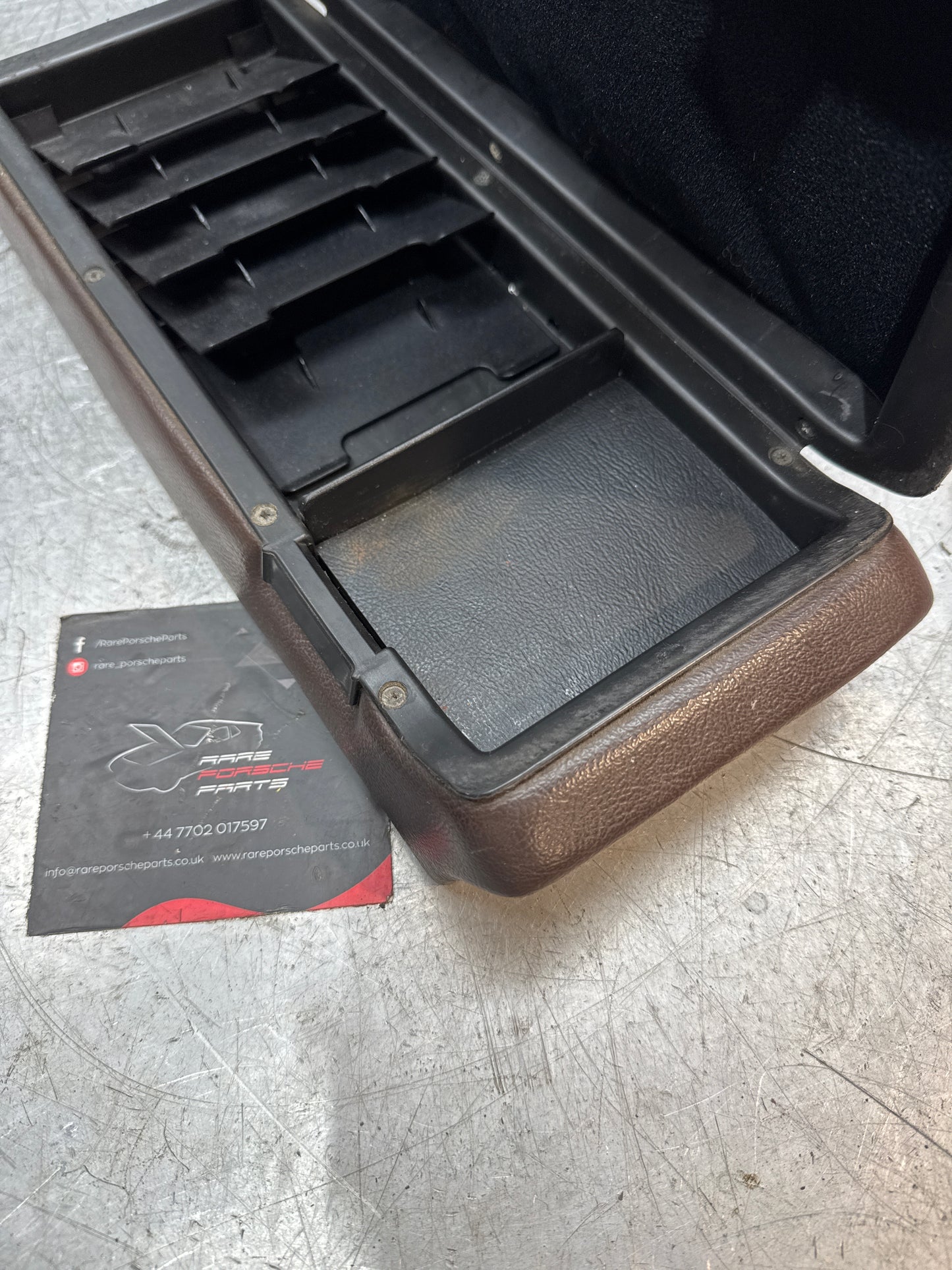 Porsche 944 924 centre console arm rest cassette brown. 478857059 used RHD