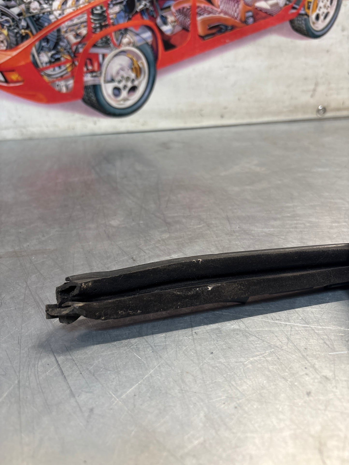 Porsche 928 left door channel seal, for spares or repair 92853732303