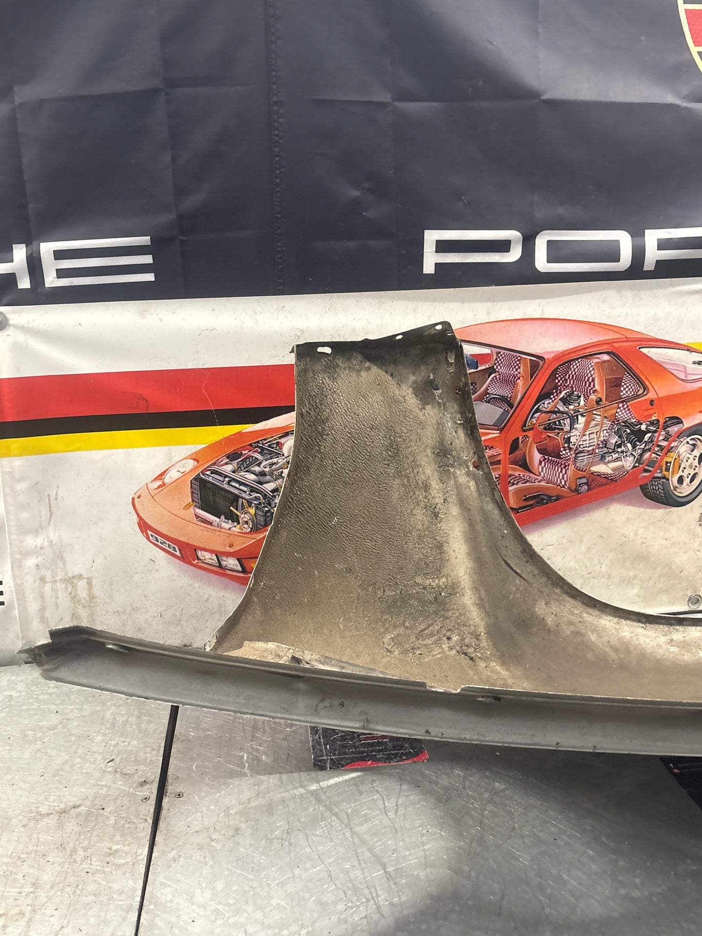 Porsche 928S front left wing, 92850301103 used