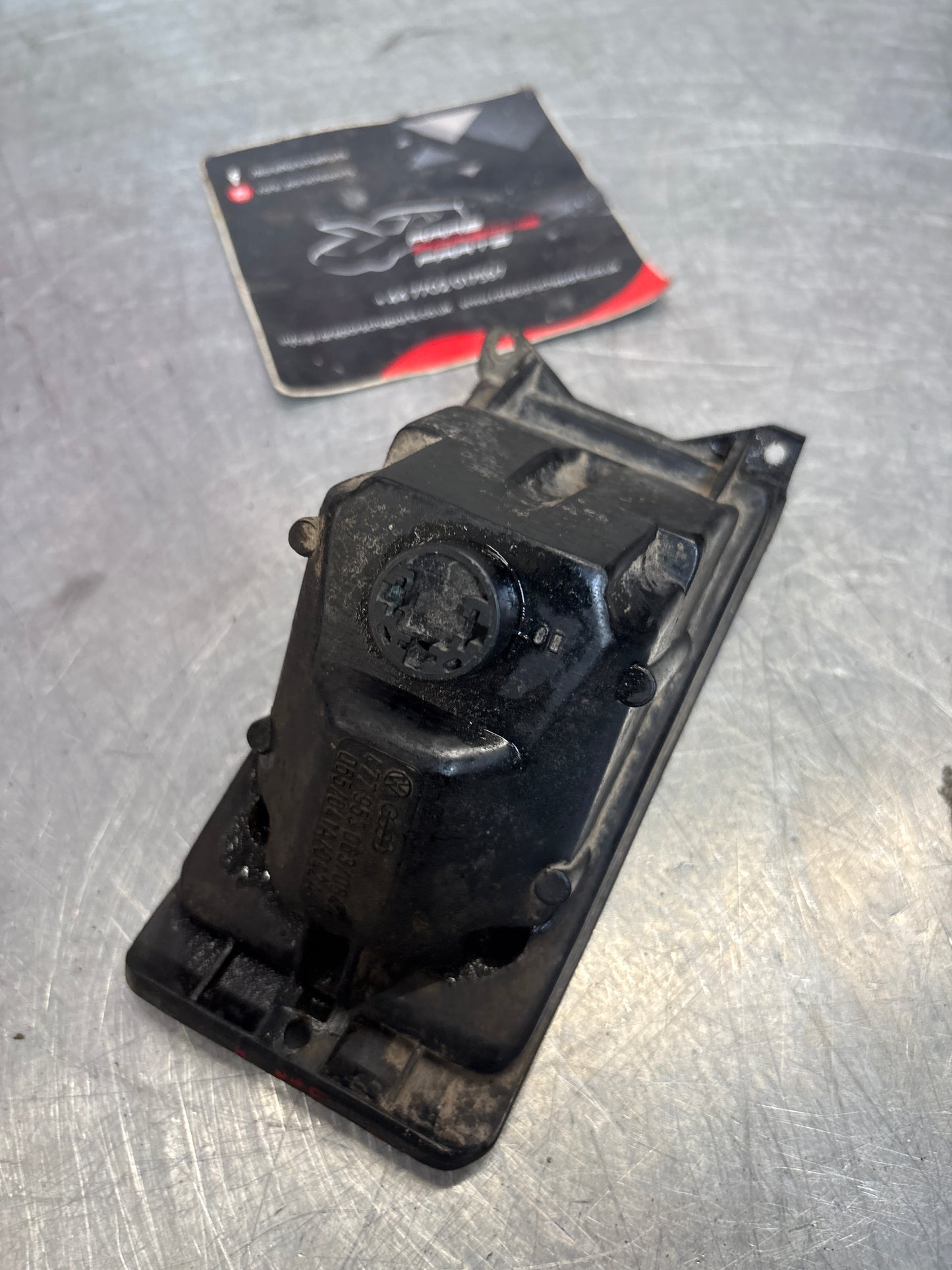 Porsche 924 O/S Front indicator unit, without lense used 477953063/064/065/041A/042A
