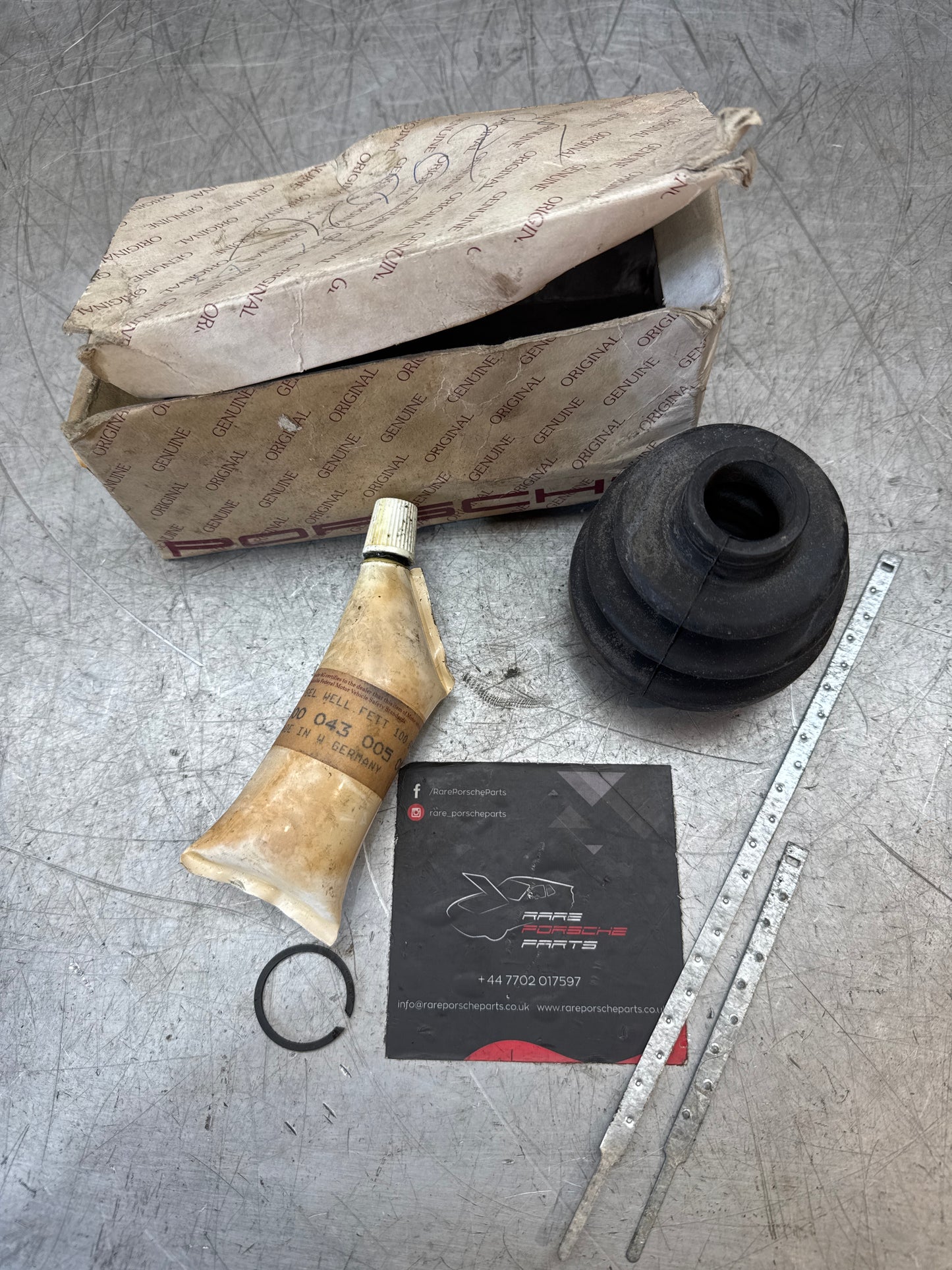 Porsche 928 CV Boot Kit 92833292402 NOS