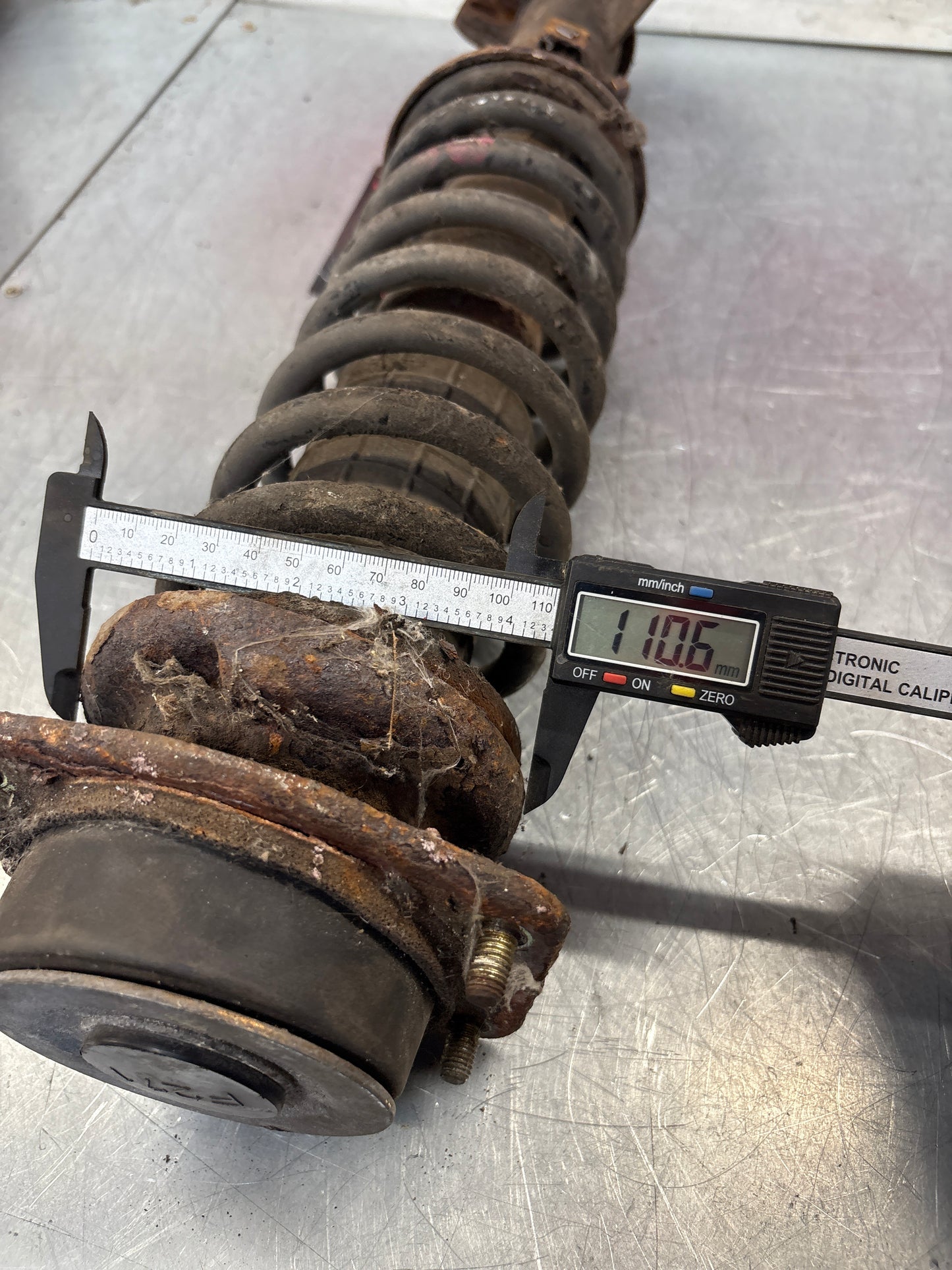 Porsche 944 S2 left, near side, shock absorber , 94434303119 used, spares or repair