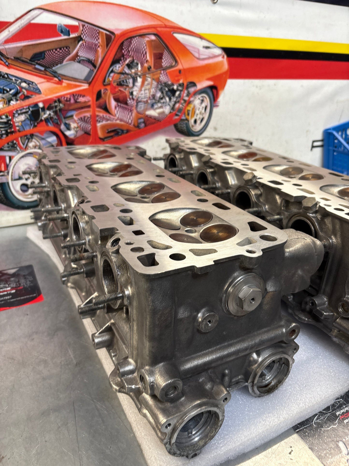 Porsche 928 S4 Pair of cylinder head, refurbished 9281044131R