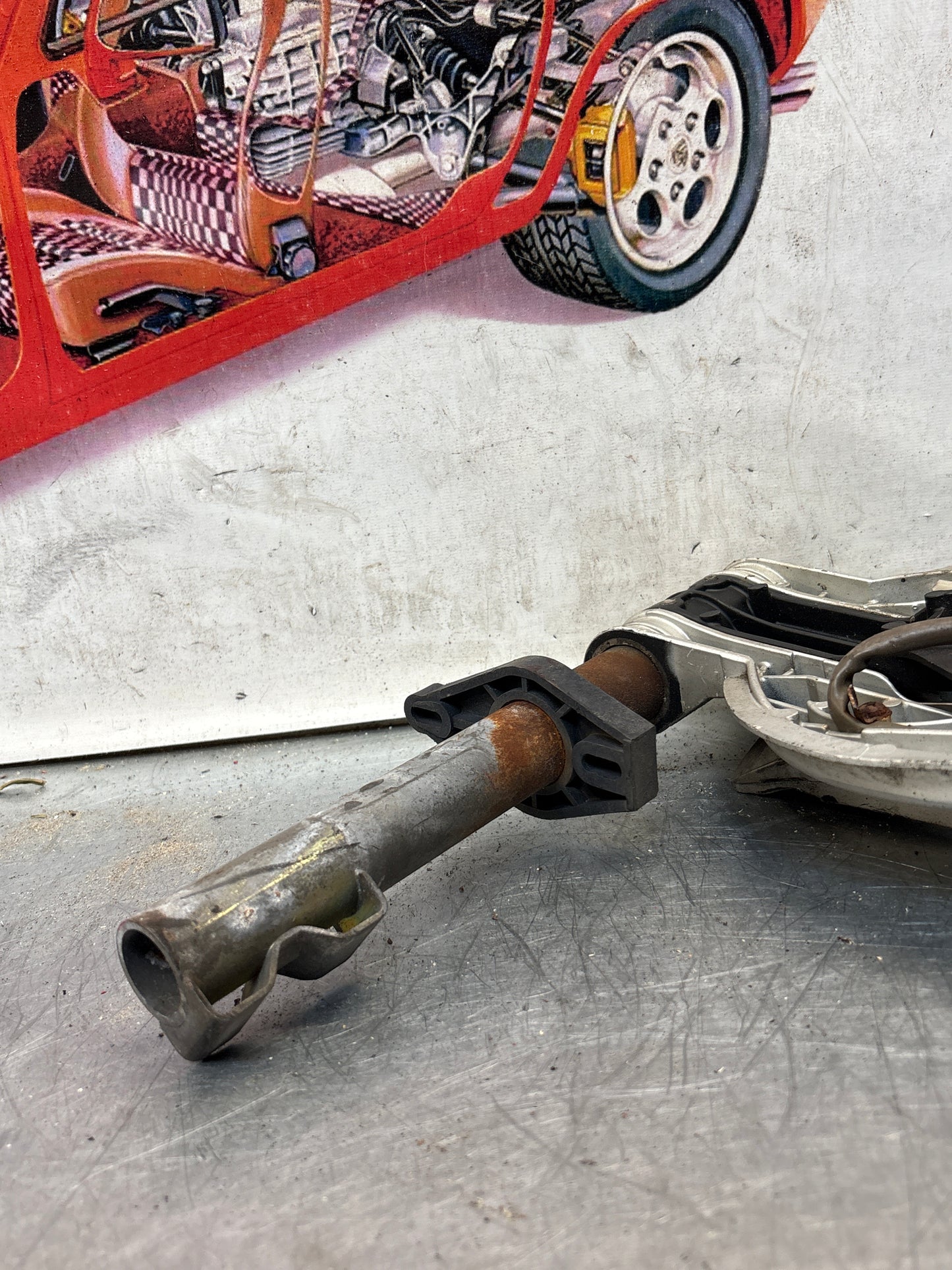 Porsche 928 right headlight swivel frame 92875024902 92875024302 used