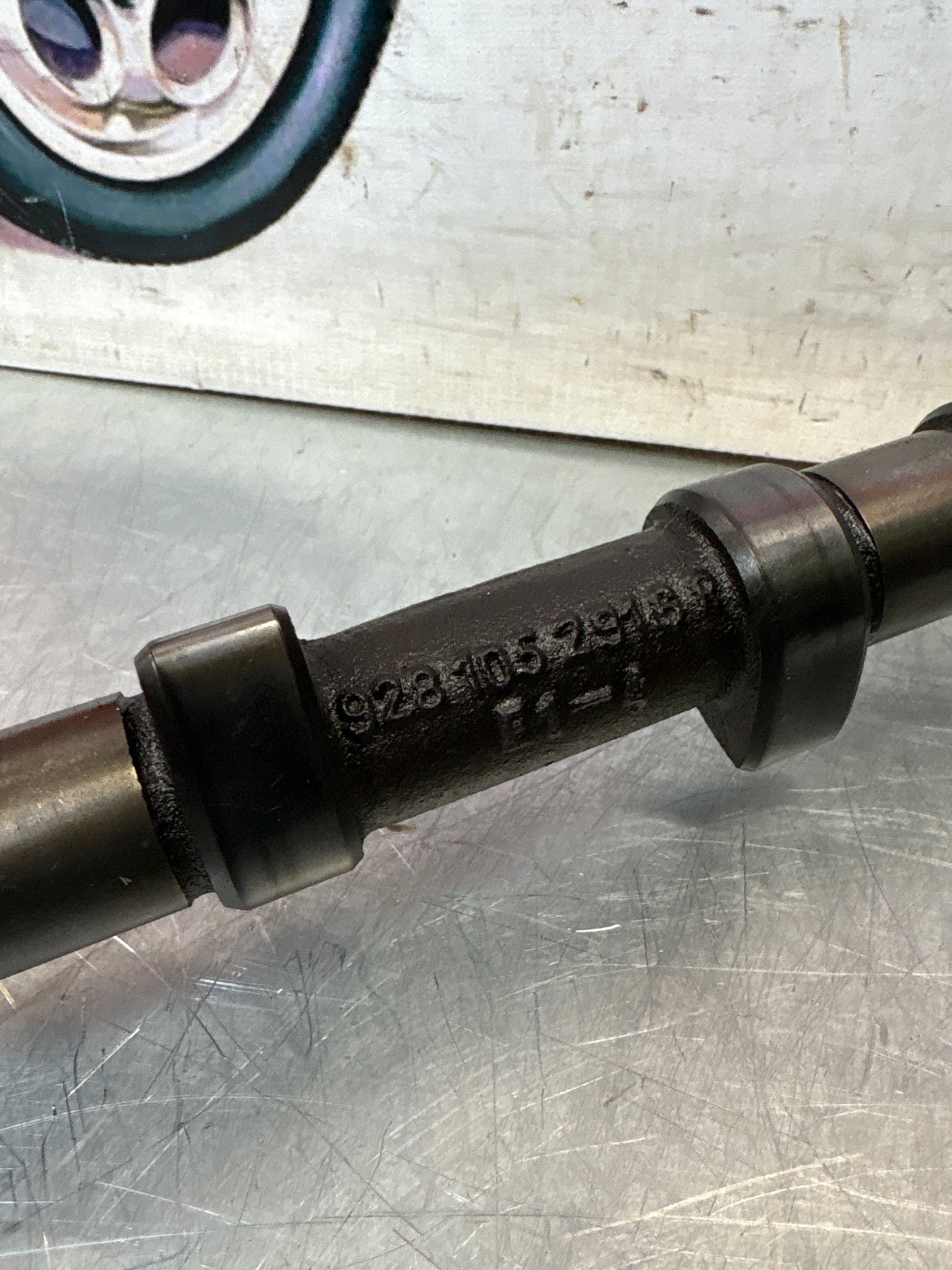 Porsche 928 S3 M28.45/46 engine Camshaft, intake side, cylinder 1-4, used 9281052916R / 92810529108