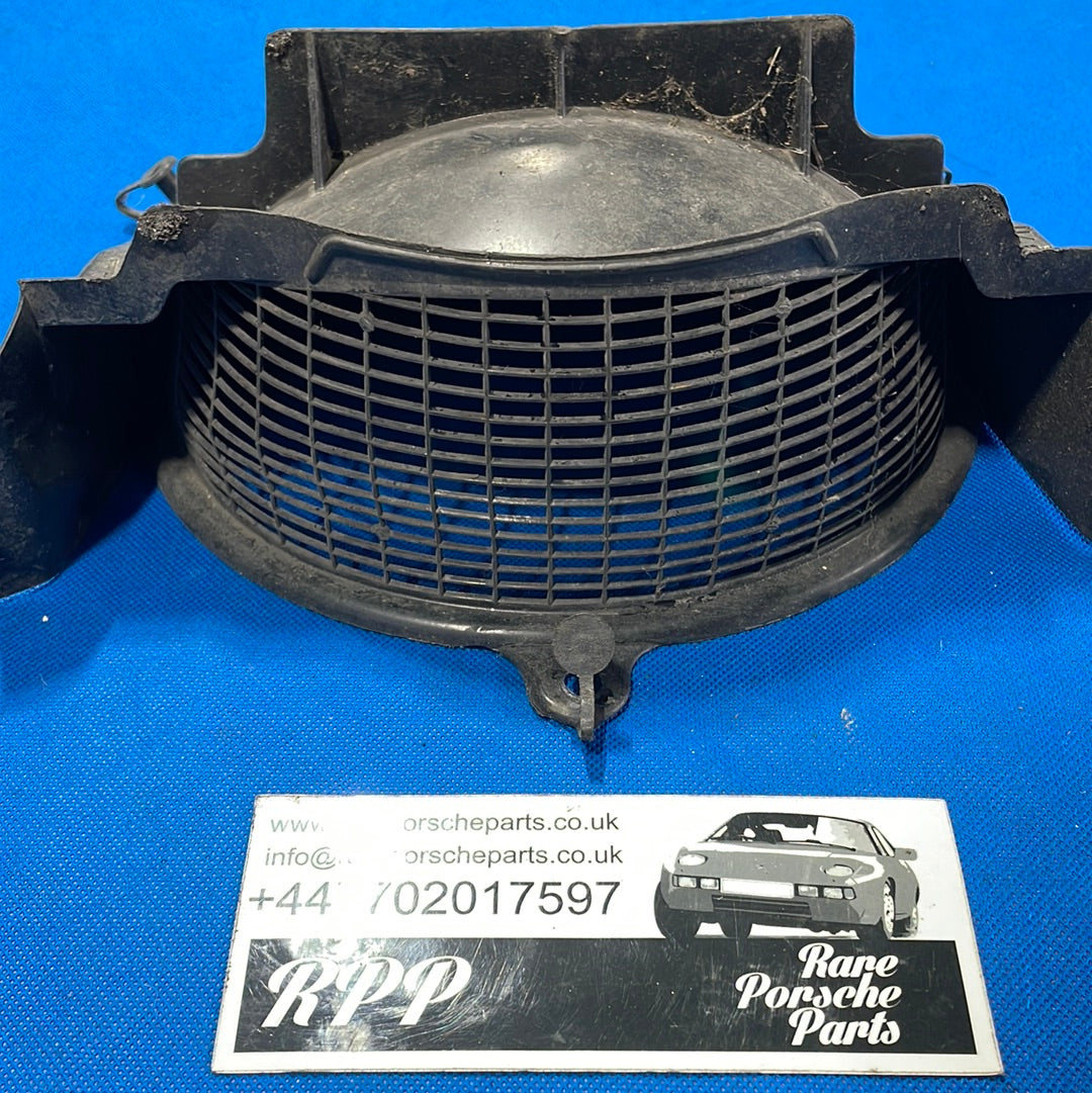 Copertura del motore del ventilatore del riscaldatore turbo Porsche 924. 477819211 usato