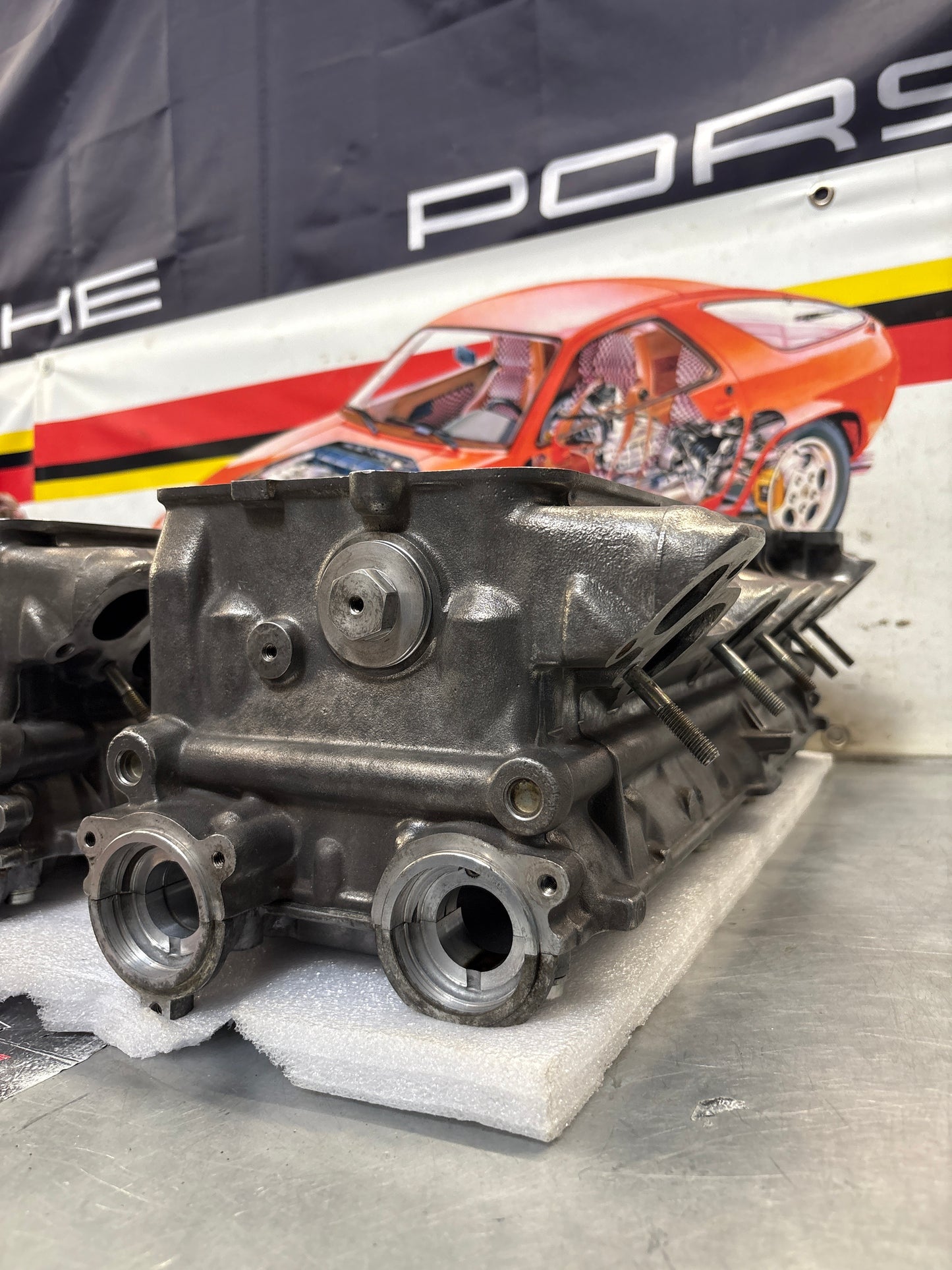 Porsche 928 S4 Pair of cylinder head, refurbished 9281044131R