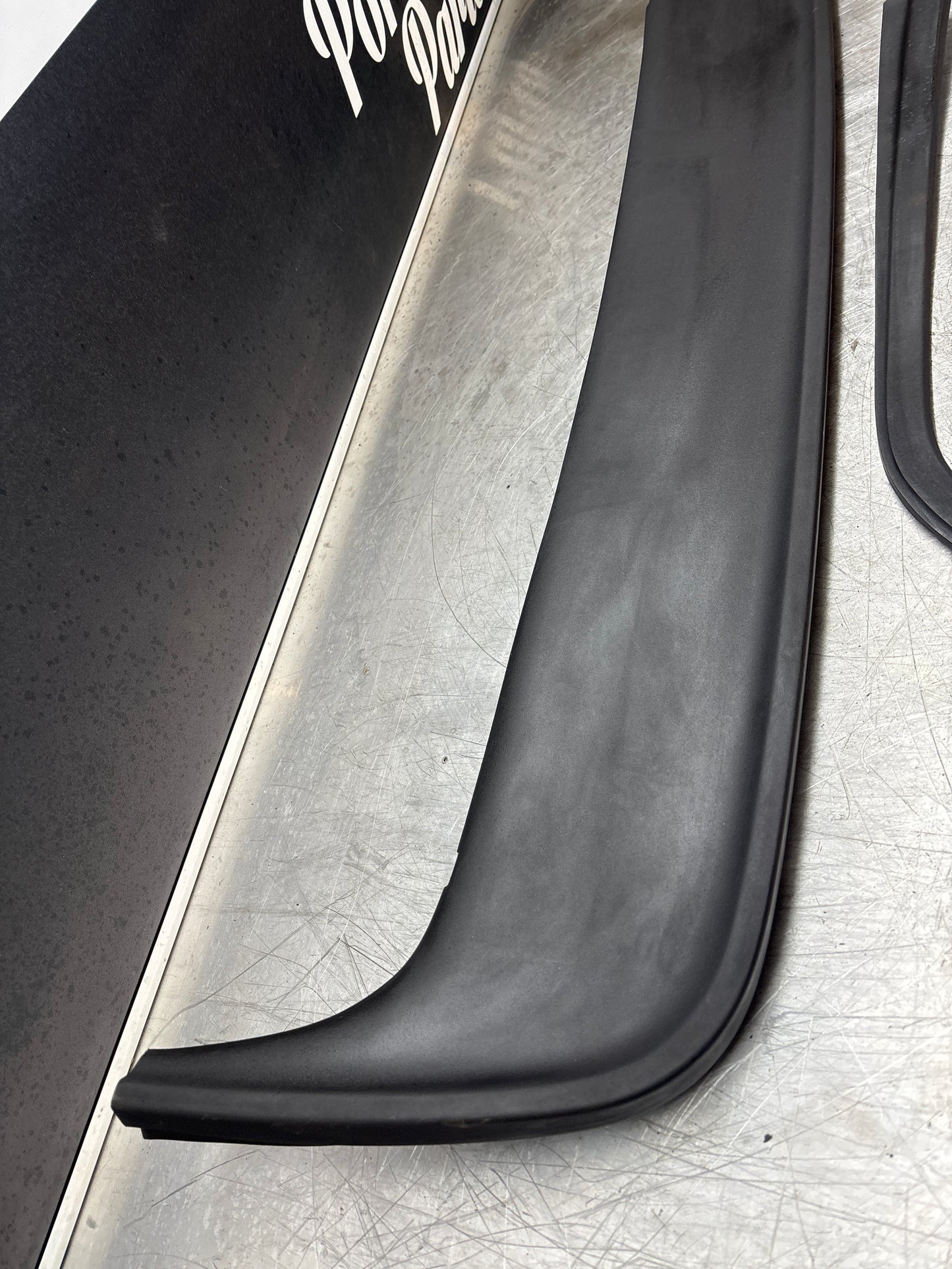 Porsche 944 rear boot rubber spoiler used 937512555
