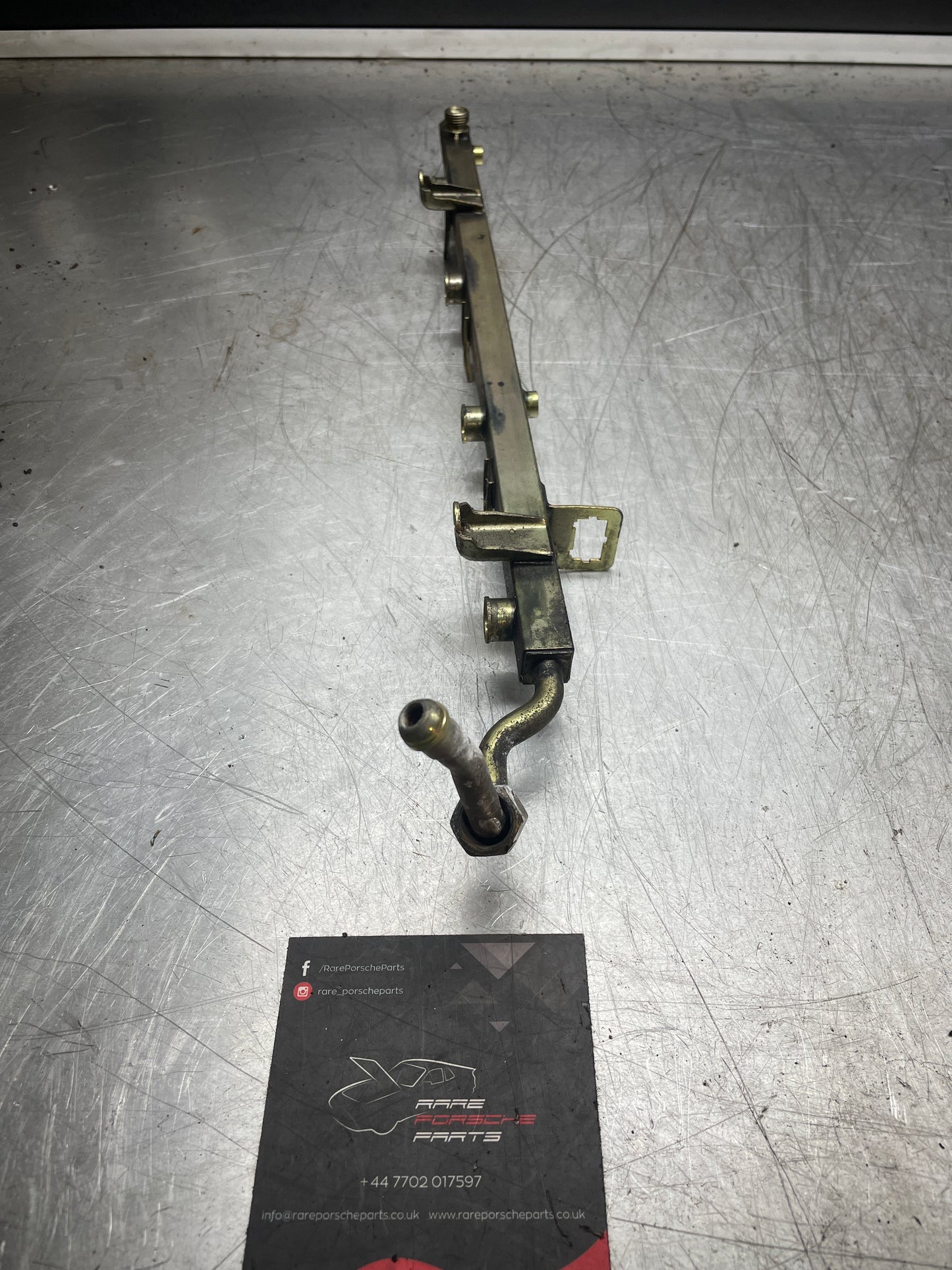 Porsche 928 S4 fuel rail right, used 92811008017