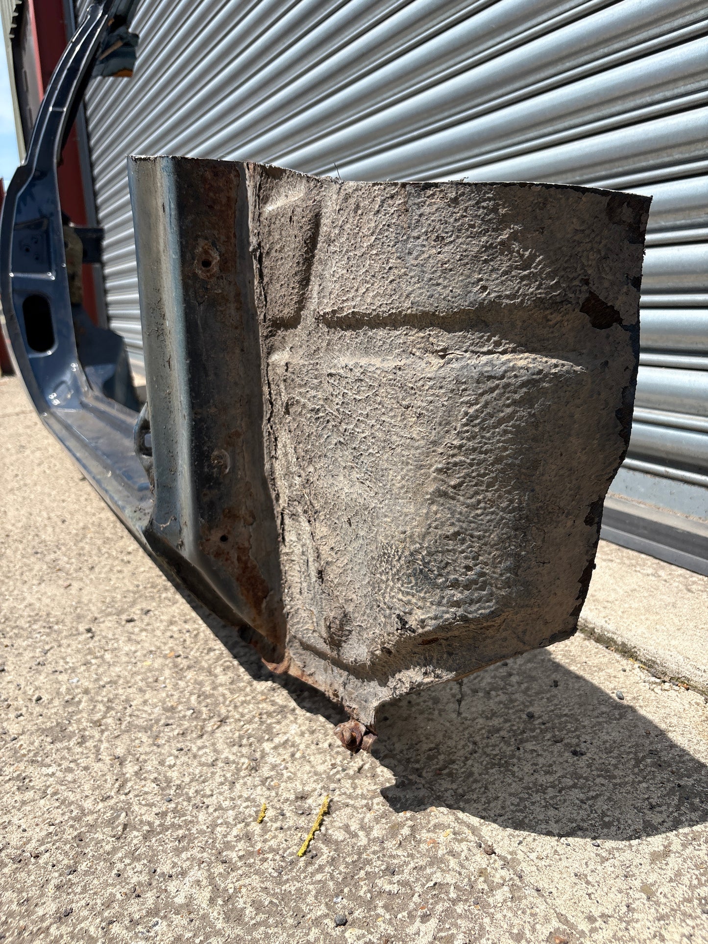 Porsche 924 right side cut, rear fender with sill