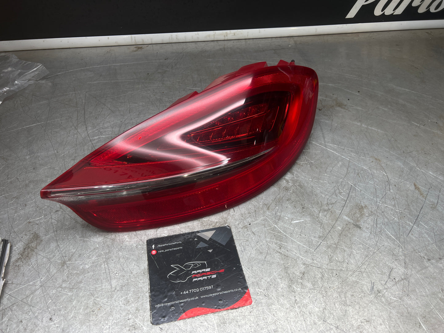 PORSCHE BOXTER CAYMAN 981 DRIVERS SIDE RIGHT REAR TAILLIGHT 98163114211