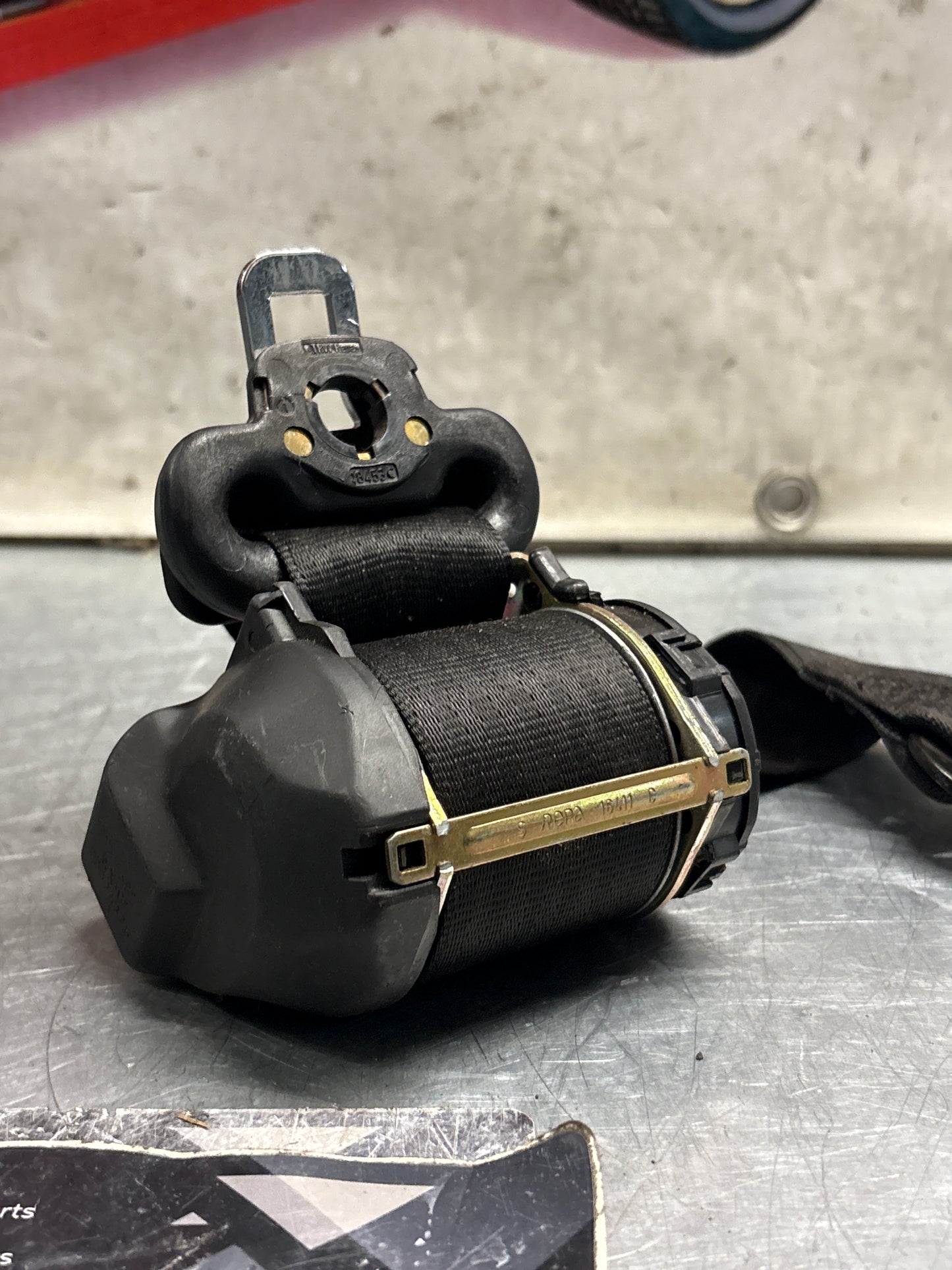 Porsche 944 968 right rear seat belt, 94480302202, used