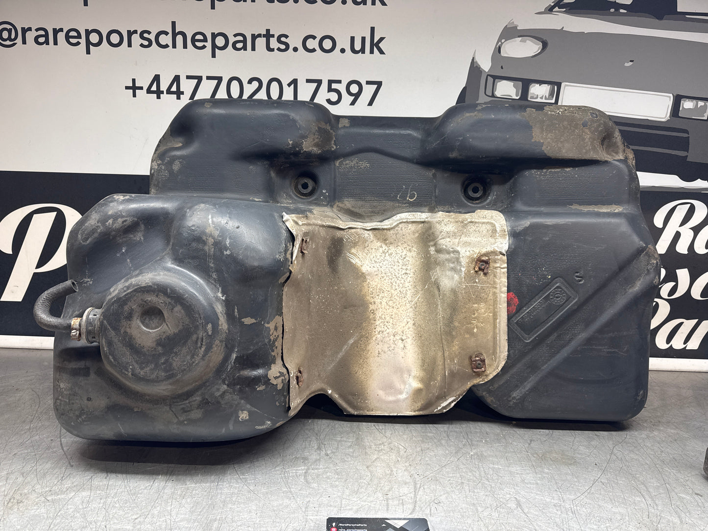 Porsche 944 86-92 plastic fuel tank 95120102101 used
