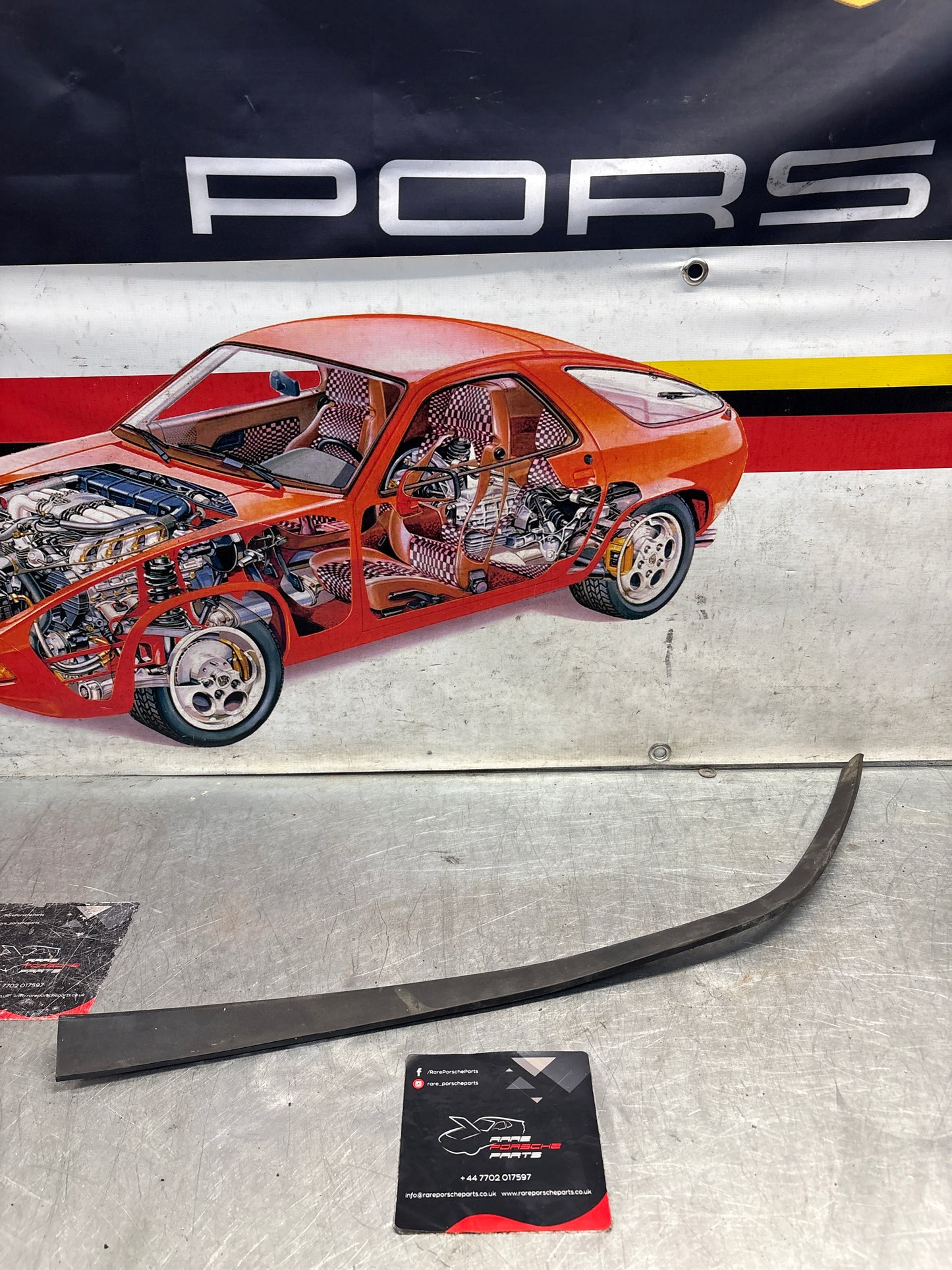 Porsche 924 right rear spoiler, used 477827558