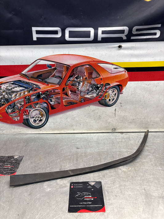 Porsche 924 right rear spoiler, used 477827558