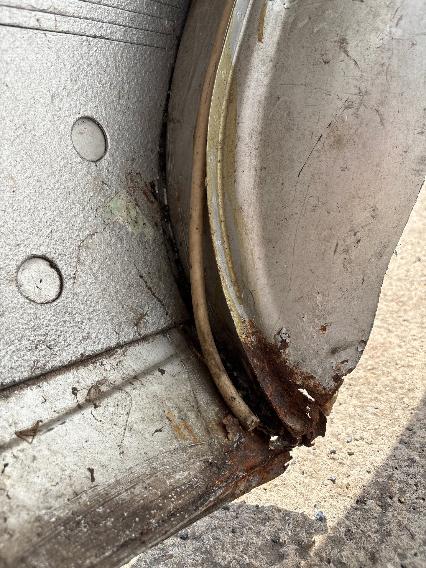 Porsche 924 left side cut, rear fender with sill