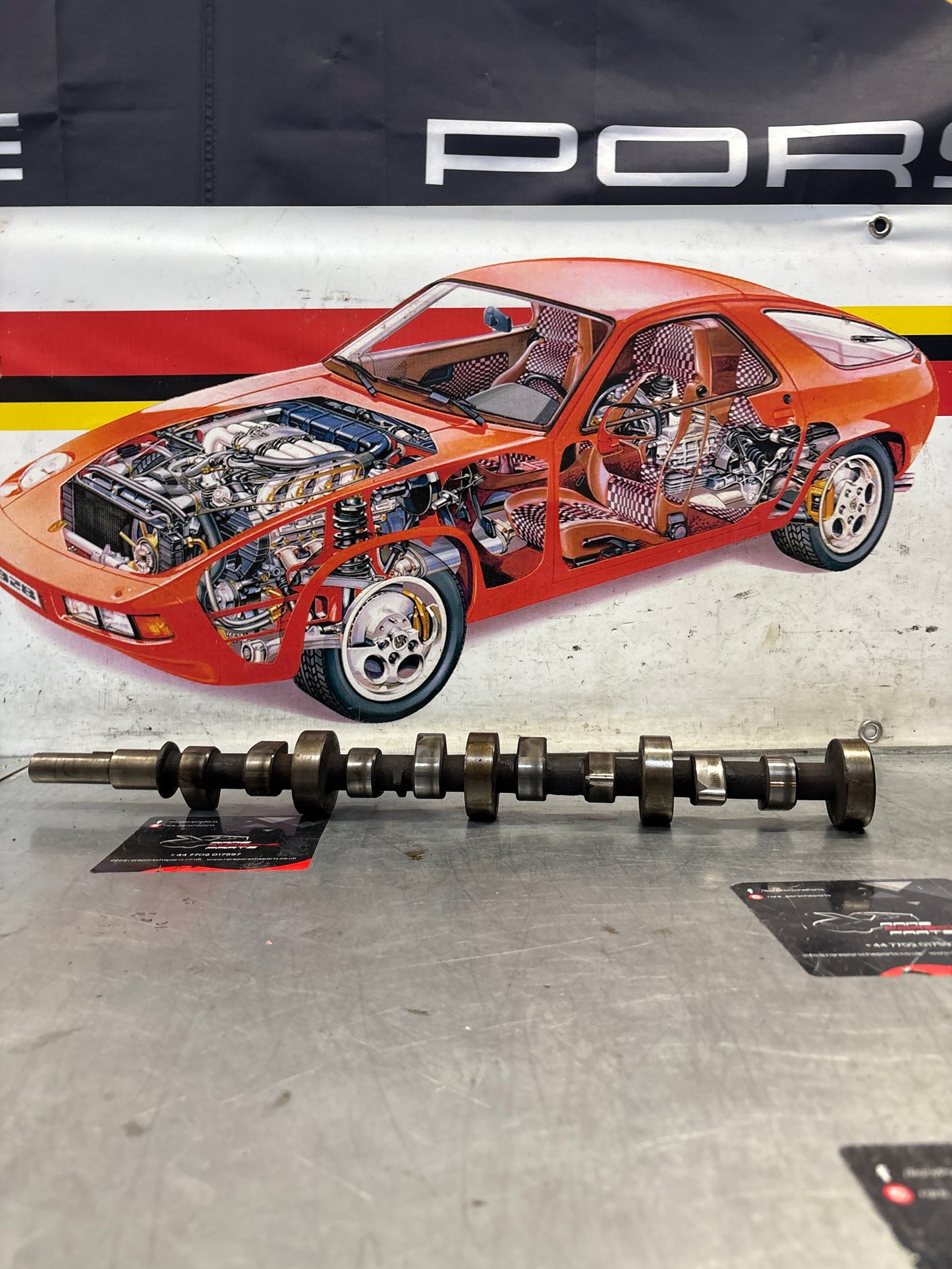 Porsche 928 cam shaft, for spares or repair 9281051880R
