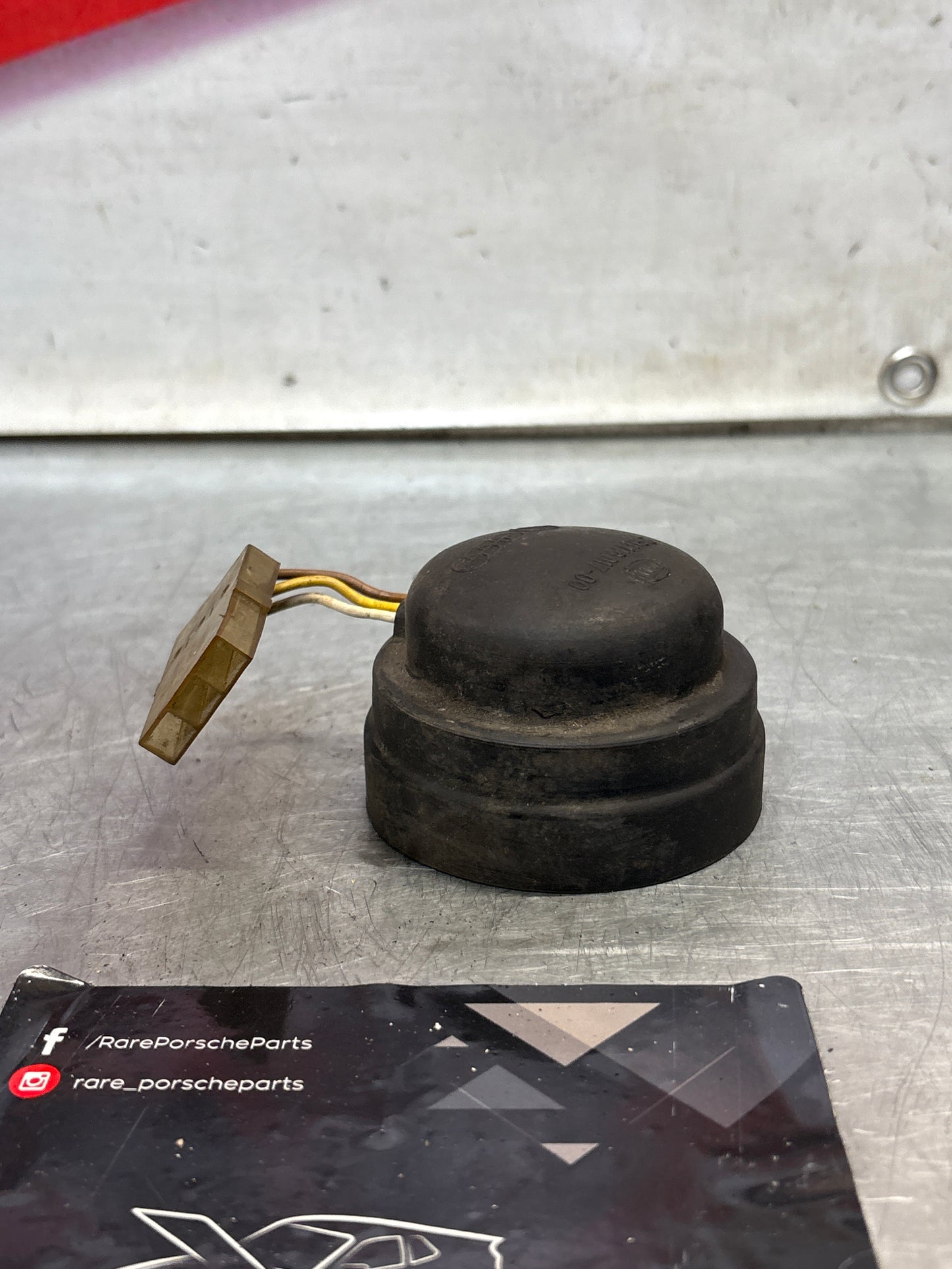 Porsche 924 944 early Copertura in gomma per lampadina faro con cablaggio HELLA 9GH 118017-00 usato