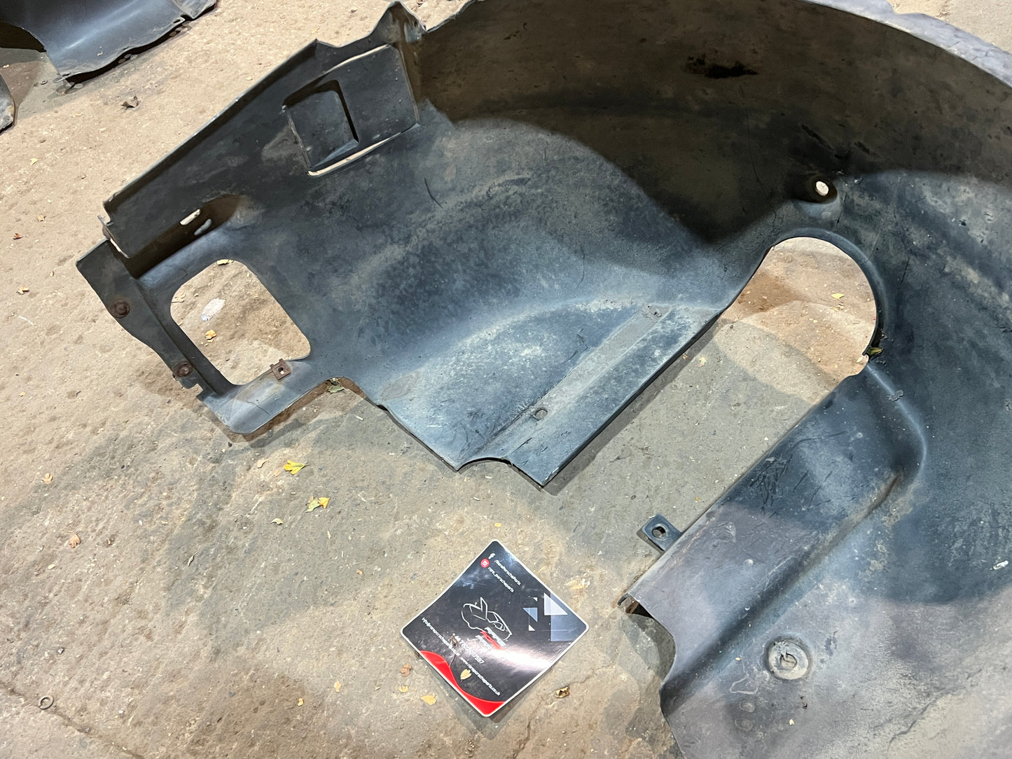 Porsche 944 turbo 968 wheel arch liner left 94450438102 spares or repair