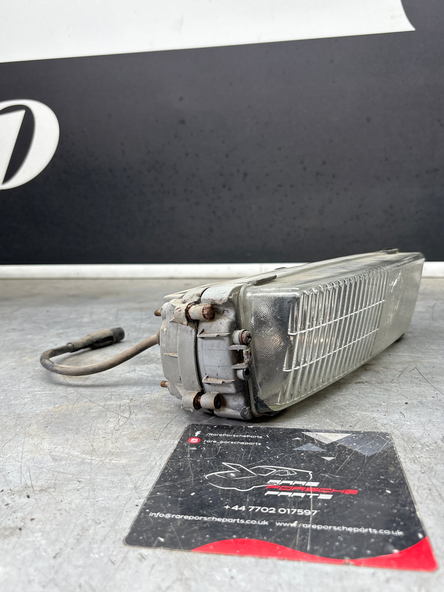 Porsche 944 S2 Turbo left foglight 95163121100 / 0305200701 cracked spares or repair