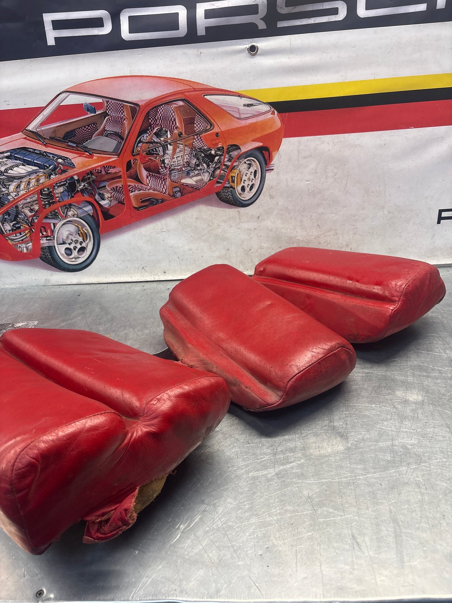 Porsche 928 rear right seat and center + upper cushion, used, can-can red 92852206051 / 92852208851 / 92852204650
