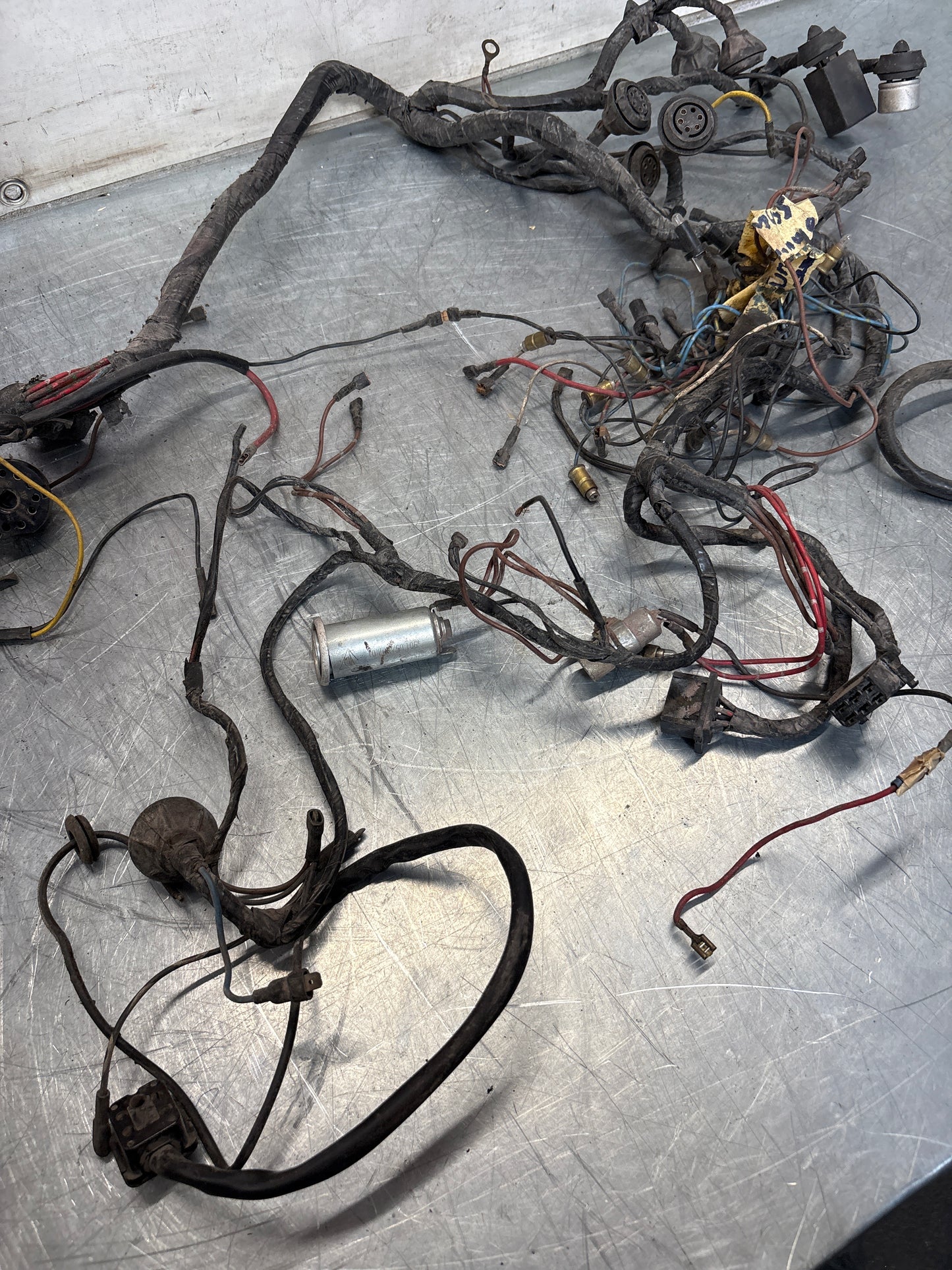 Porsche 911 F double battery rear end loom cut, for spares or repair 91161200200