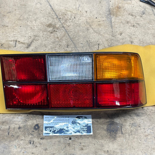 Porsche 944 Rücklicht rechts hinten 477945214 Original Neu NOS