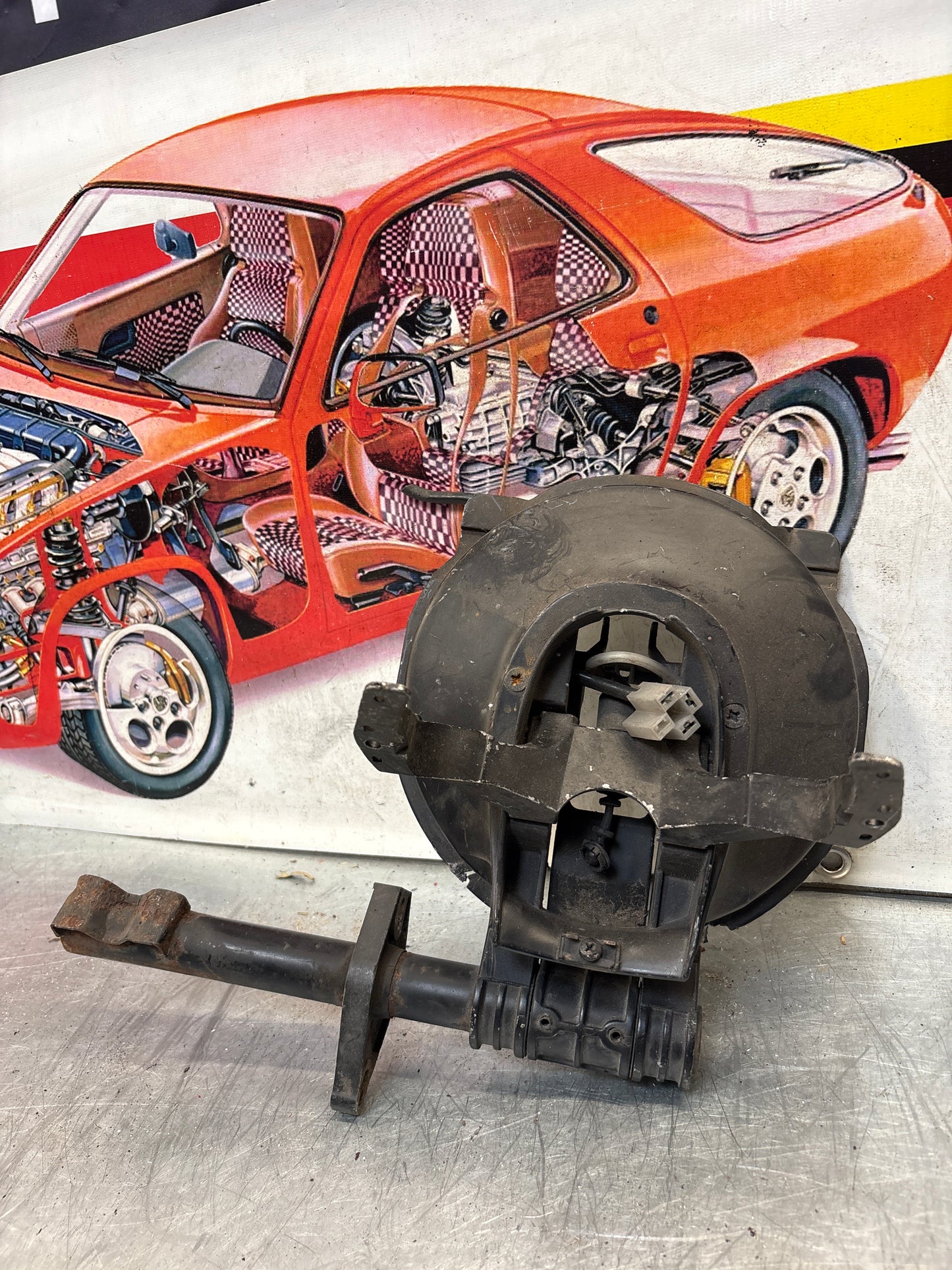 Porsche 928 right headlight swivel frame 92875024902 92875024302 used