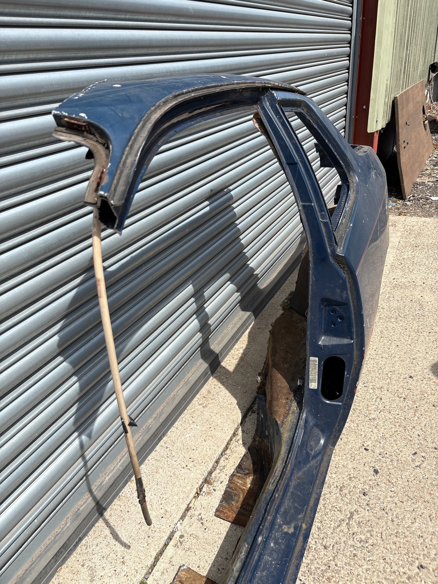 Porsche 924 1983 left side cut, rear fender with sill
