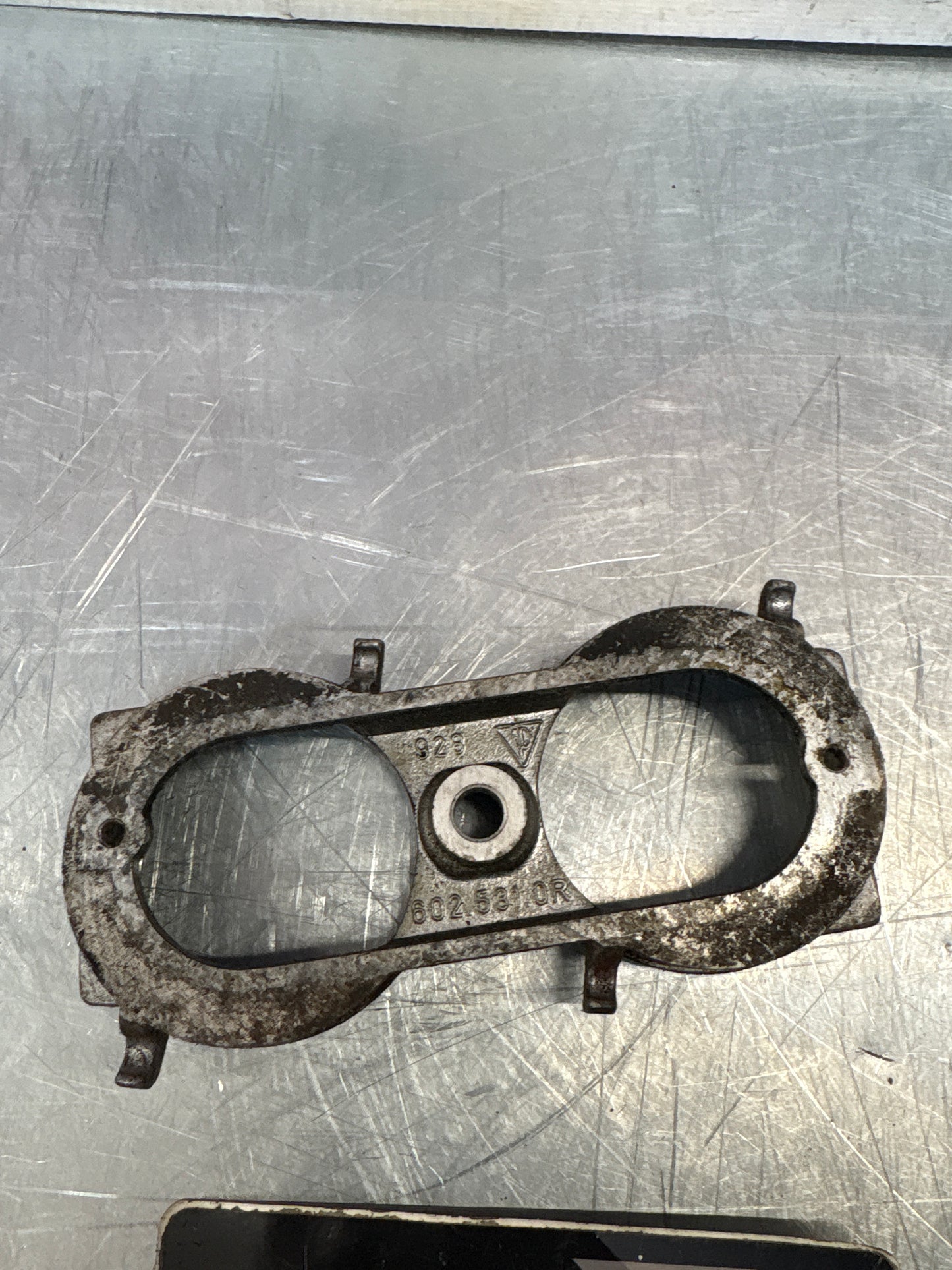 Porsche 928 double distributor housing, used 9286025320R