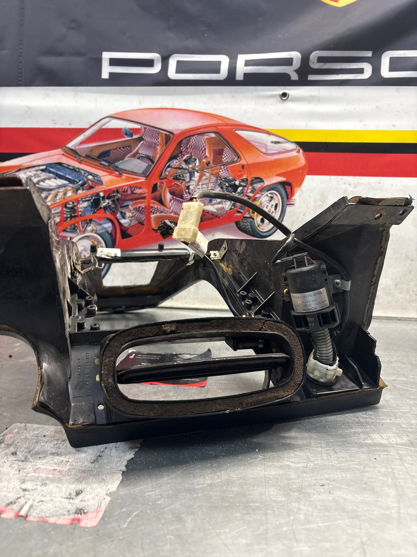 Porsche 928 Center console, used for spares or repair 92855206304 black