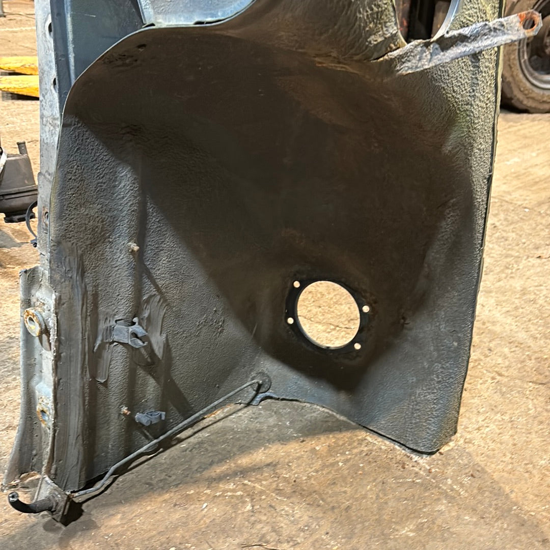 Porsche 944 Turbo / S / S2 Front end section cut