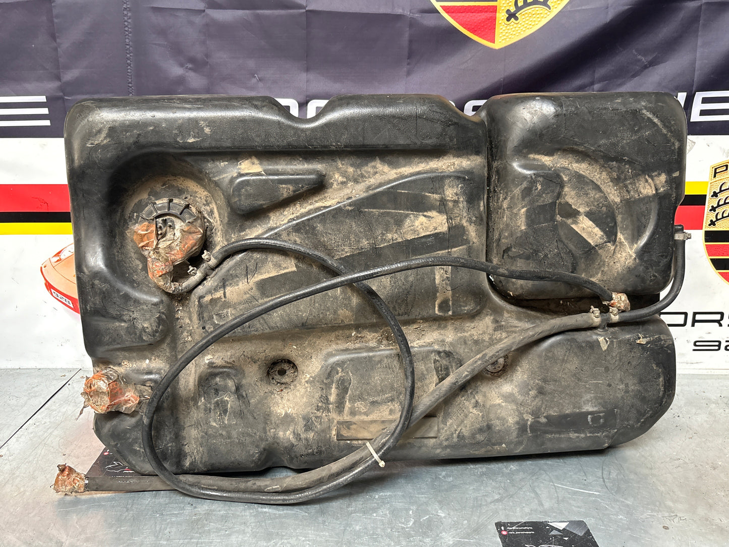 Porsche 944 86-92 plastic fuel tank 95120102101 used