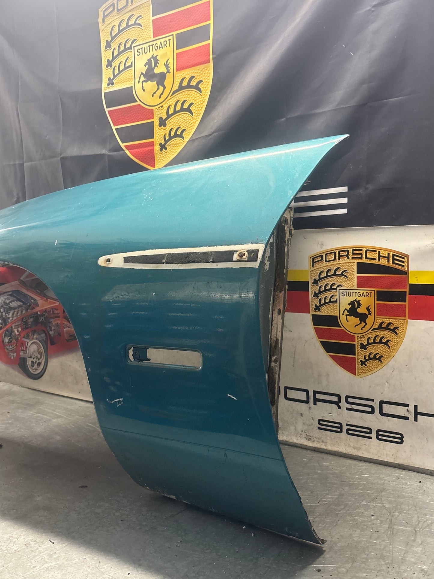 Porsche 928S front left wing, 92850301103 used