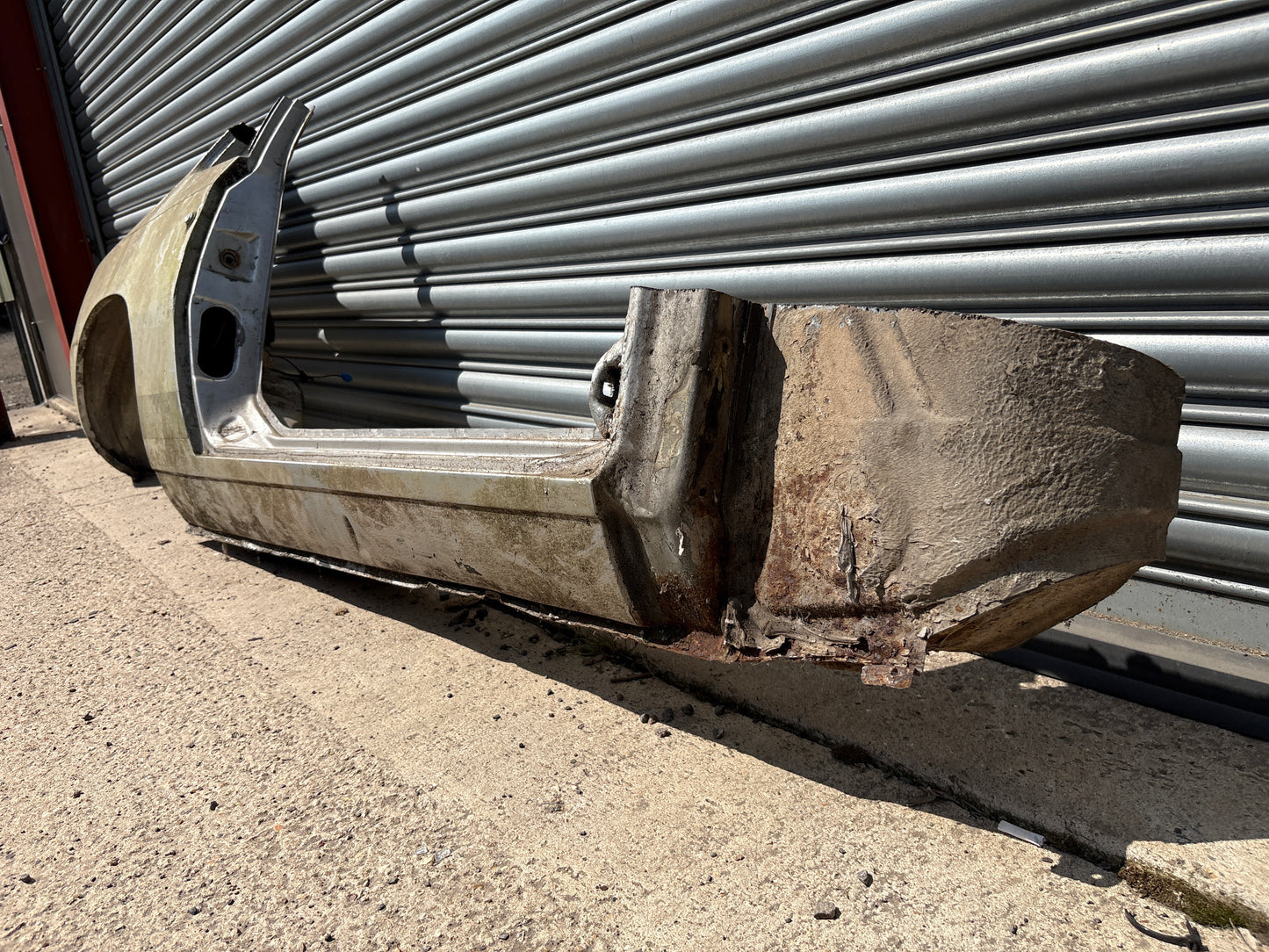 Porsche 924 right side cut, rear fender with sill