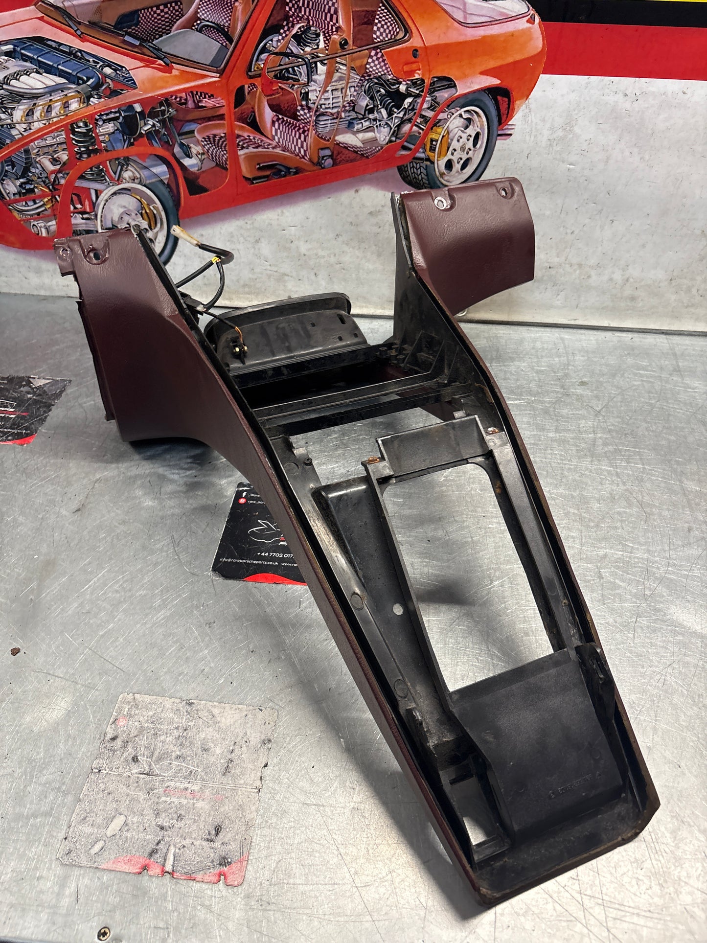 Porsche 928 Center console, used 92855206304 burgundy