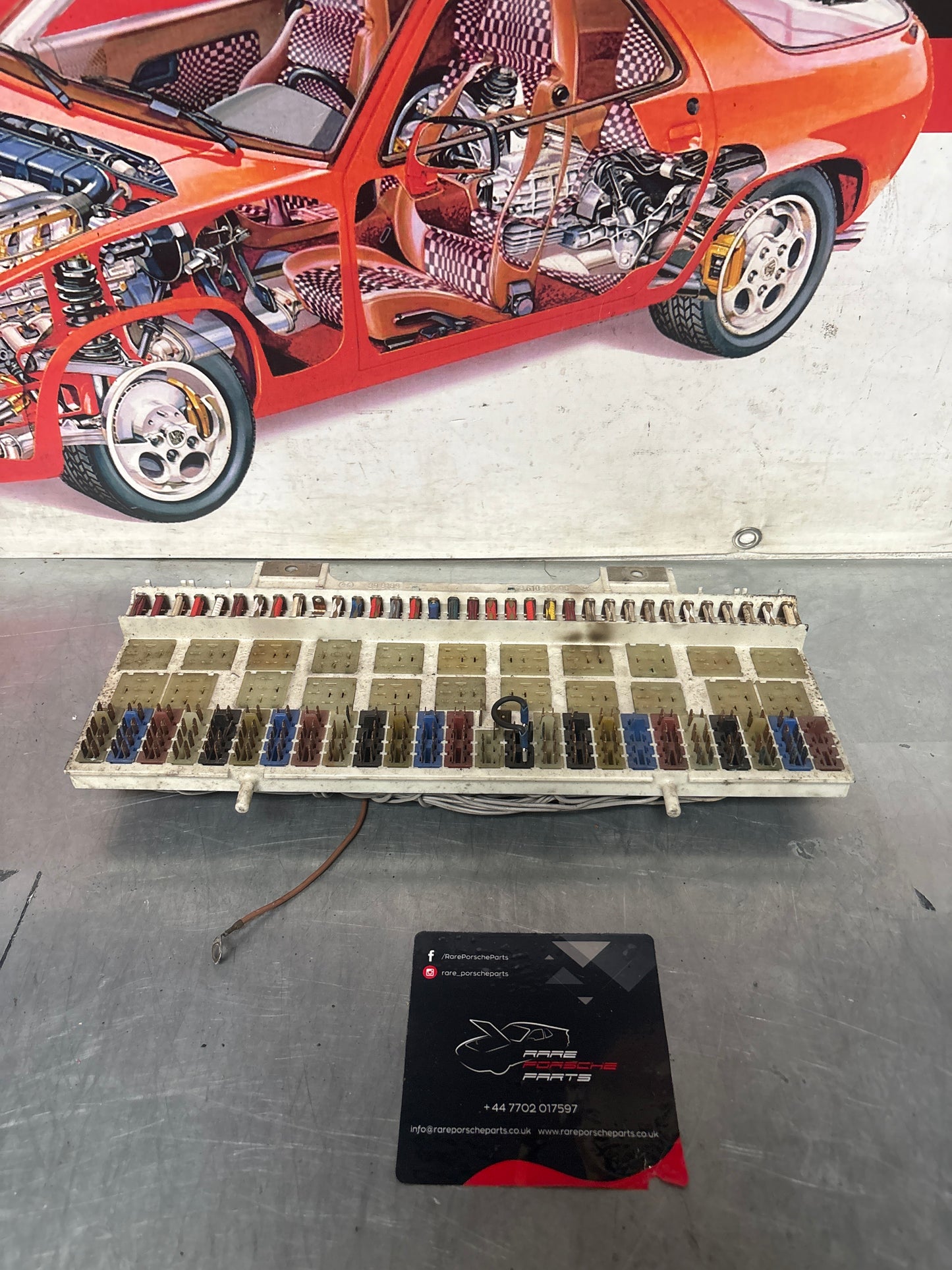 Porsche 928 relay fuse box, for spares or repair 92861010506