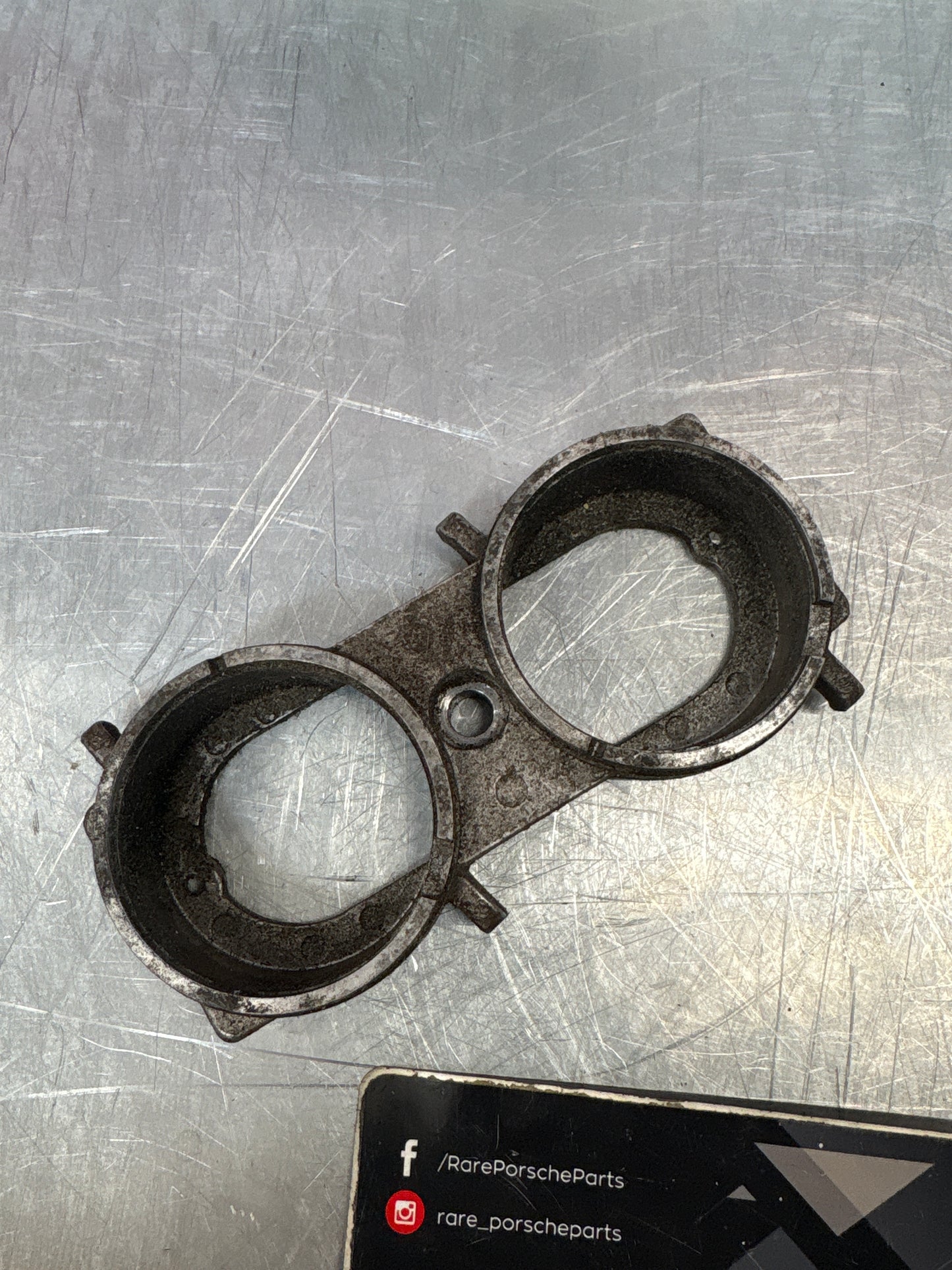 Porsche 928 double distributor housing, used 9286025320R