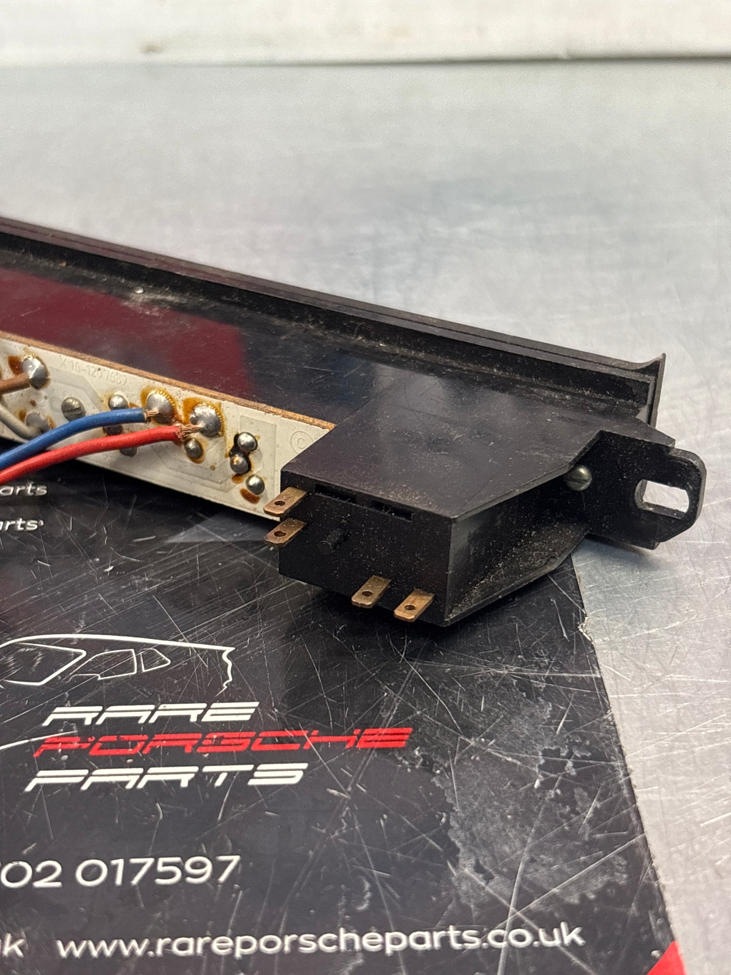 Porsche 928 front center dash panel 92864160914 used