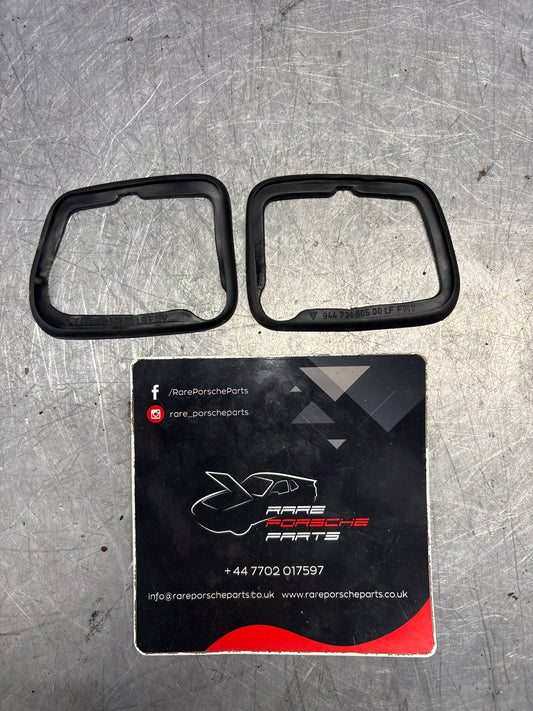 Porsche 924 / 944 early series 1 -85.5 pair of mirror rubber gasket, LHD ONLY 94473150800 / 94473150500