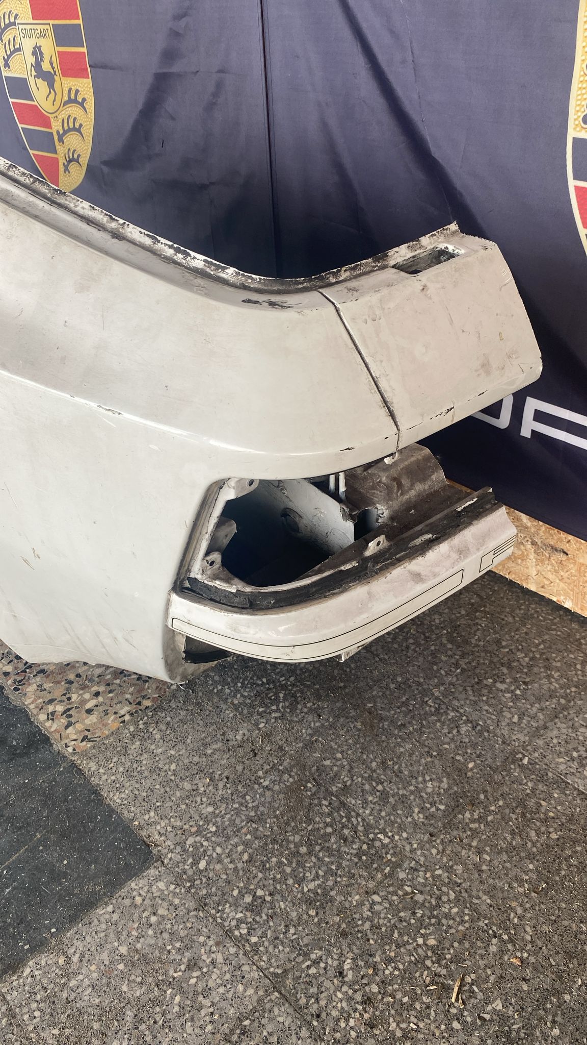 Porsche 944 left side cut, rear fender 94450390303,