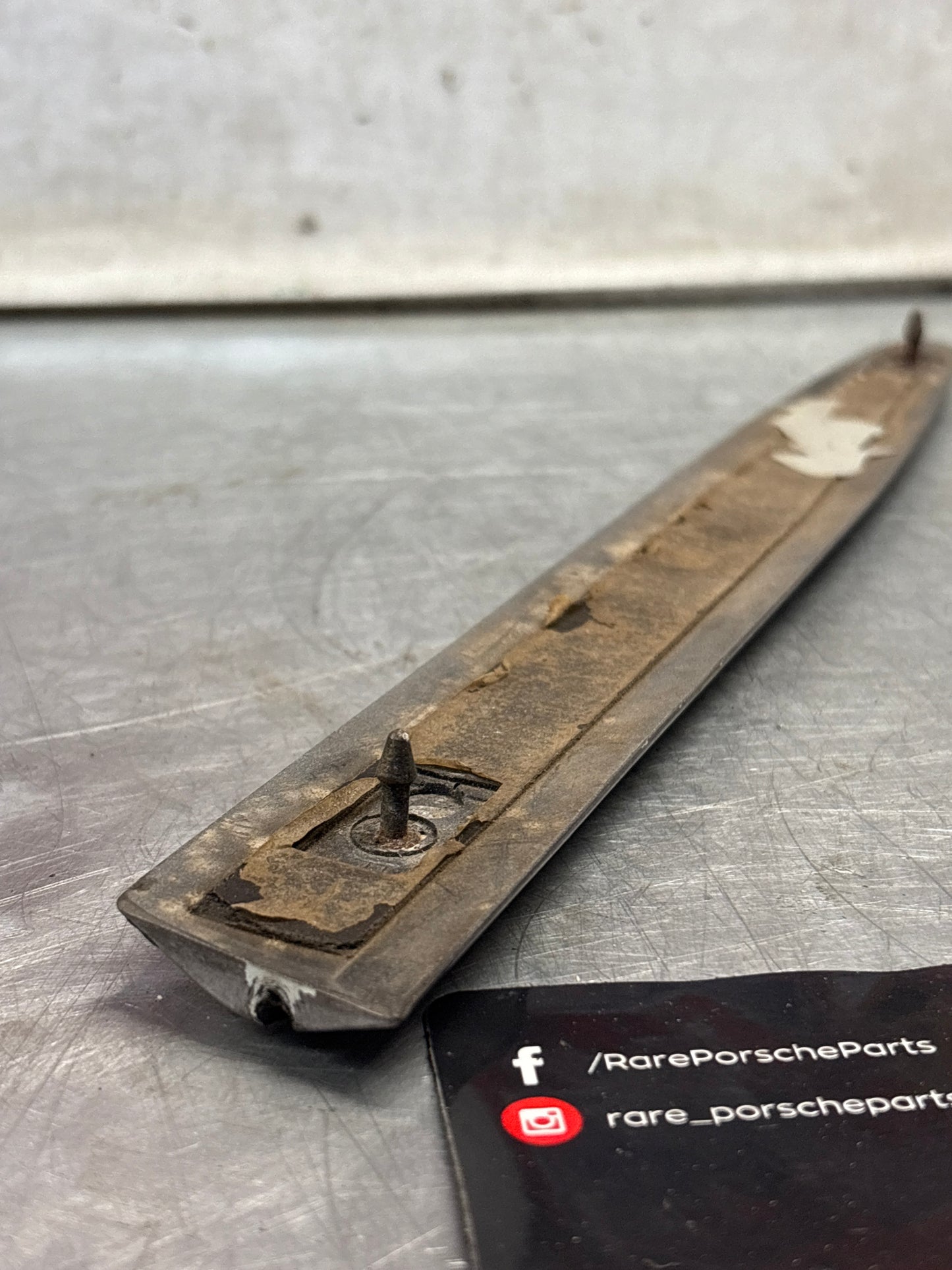 Porsche 928 right side front wing molding trim, used 92855903803