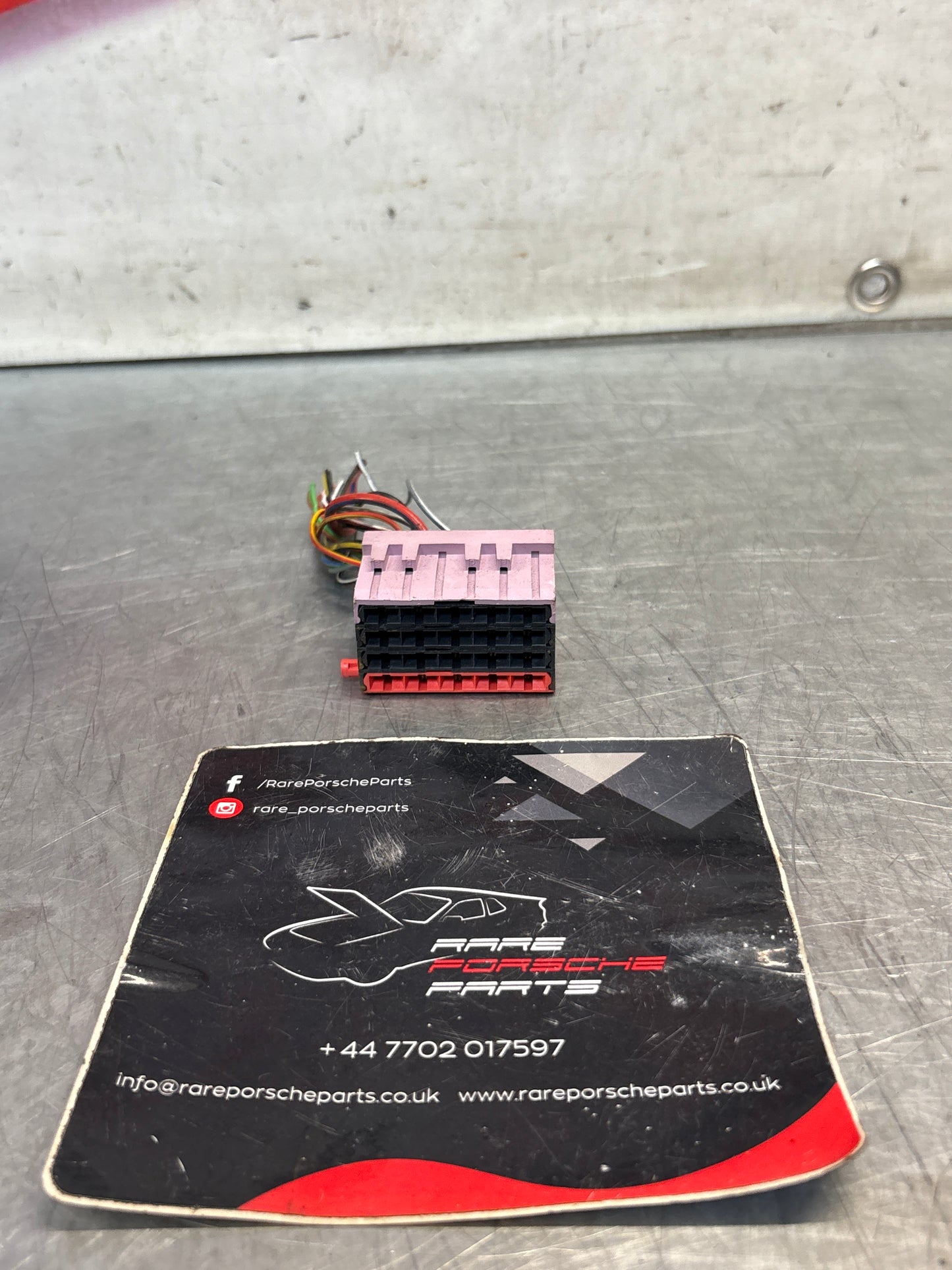 Porsche 944 85.5- fuse box pigtail, used pink-red 92861233509