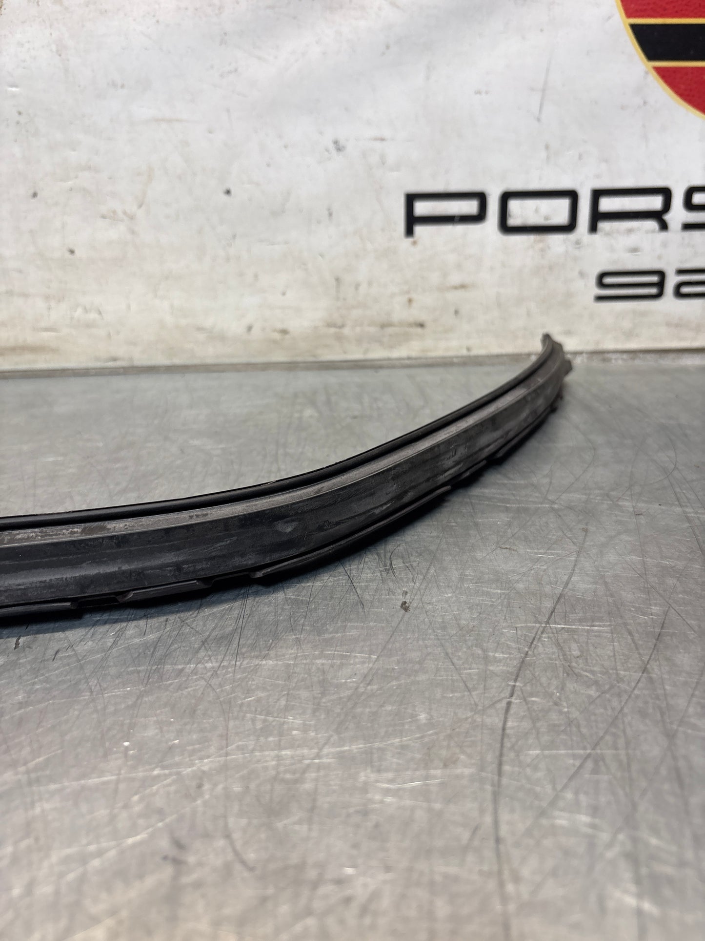 Porsche 928 right door channel seal, for spares or repair 92853732403
