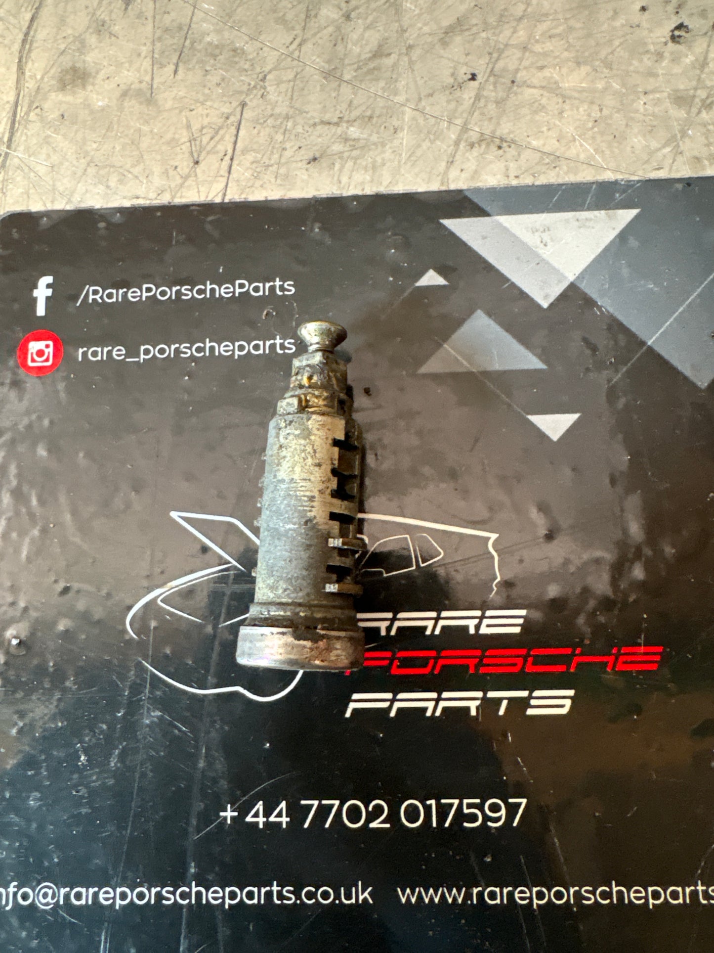 Porsche 924 944 94453890300 door lock barell cylinder, without key, used