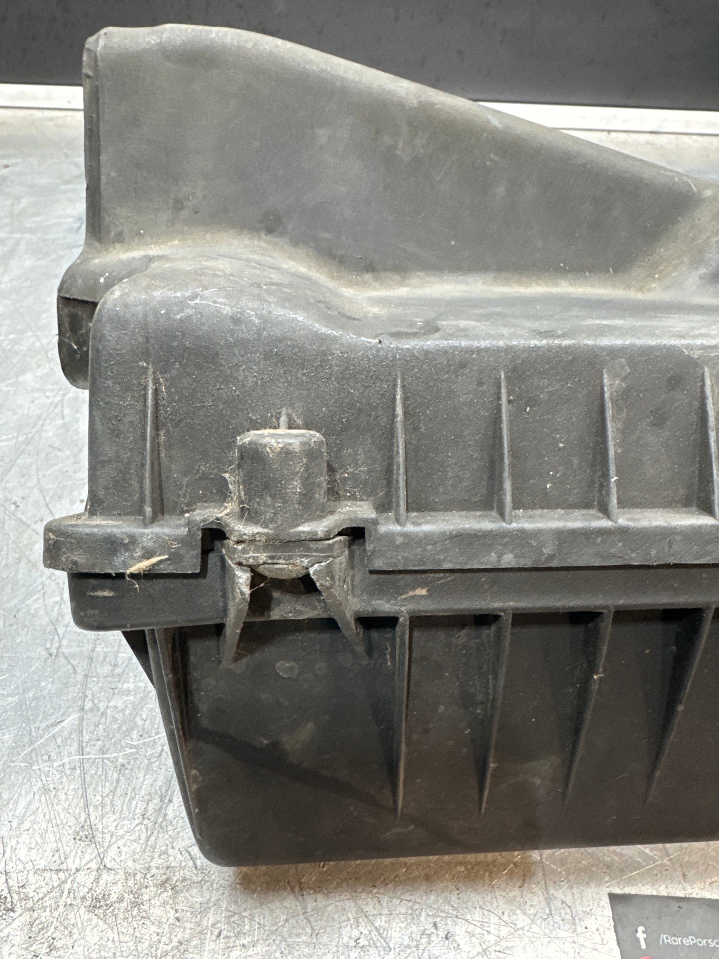 Porsche 944 S air cleaner box 16 Ventiler 94411001400 used