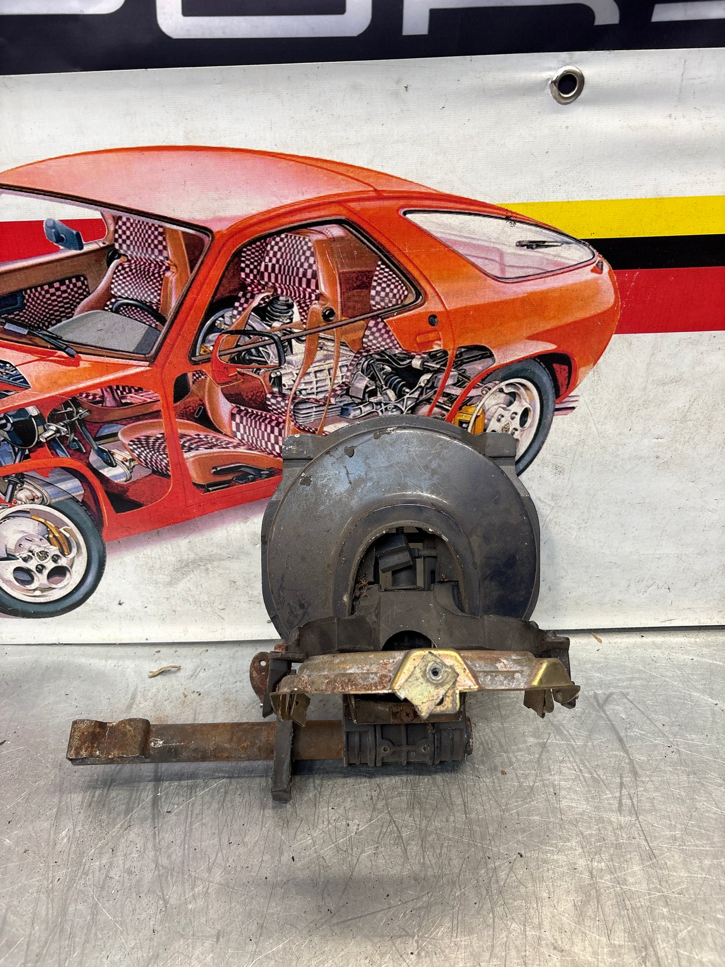 Porsche 928 right headlight swivel frame 92875024902 92875024302 used